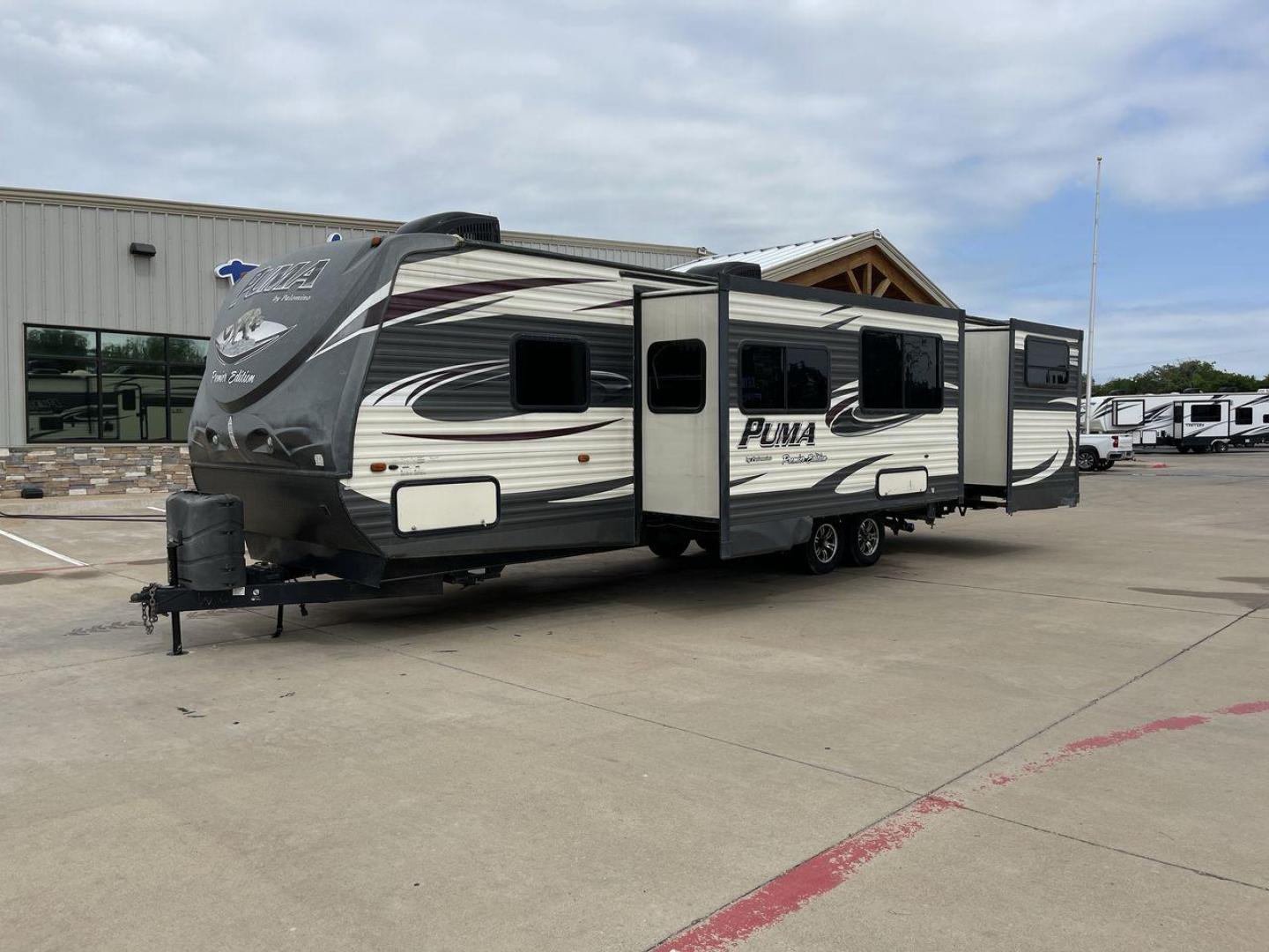 2016 PALOMINO PUMA 31BHSS (4X4TPUG27GP) , Length: 35.33 ft. | Dry Weight: 7,958 lbs. | Gross Weight: 9,600 lbs. | Slides: 2 transmission, located at 4319 N Main Street, Cleburne, TX, 76033, (817) 221-0660, 32.435829, -97.384178 - Photo#24