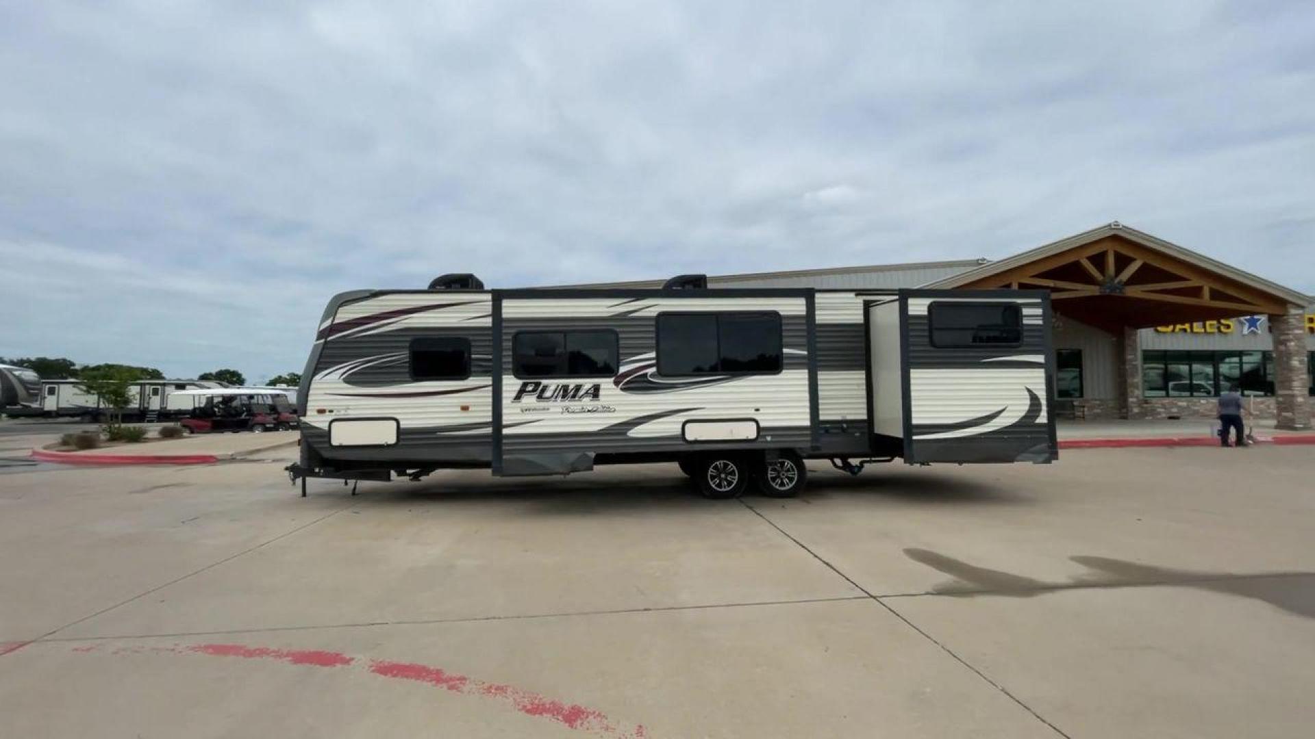 2016 PALOMINO PUMA 31BHSS (4X4TPUG27GP) , Length: 35.33 ft. | Dry Weight: 7,958 lbs. | Gross Weight: 9,600 lbs. | Slides: 2 transmission, located at 4319 N Main Street, Cleburne, TX, 76033, (817) 221-0660, 32.435829, -97.384178 - Photo#6