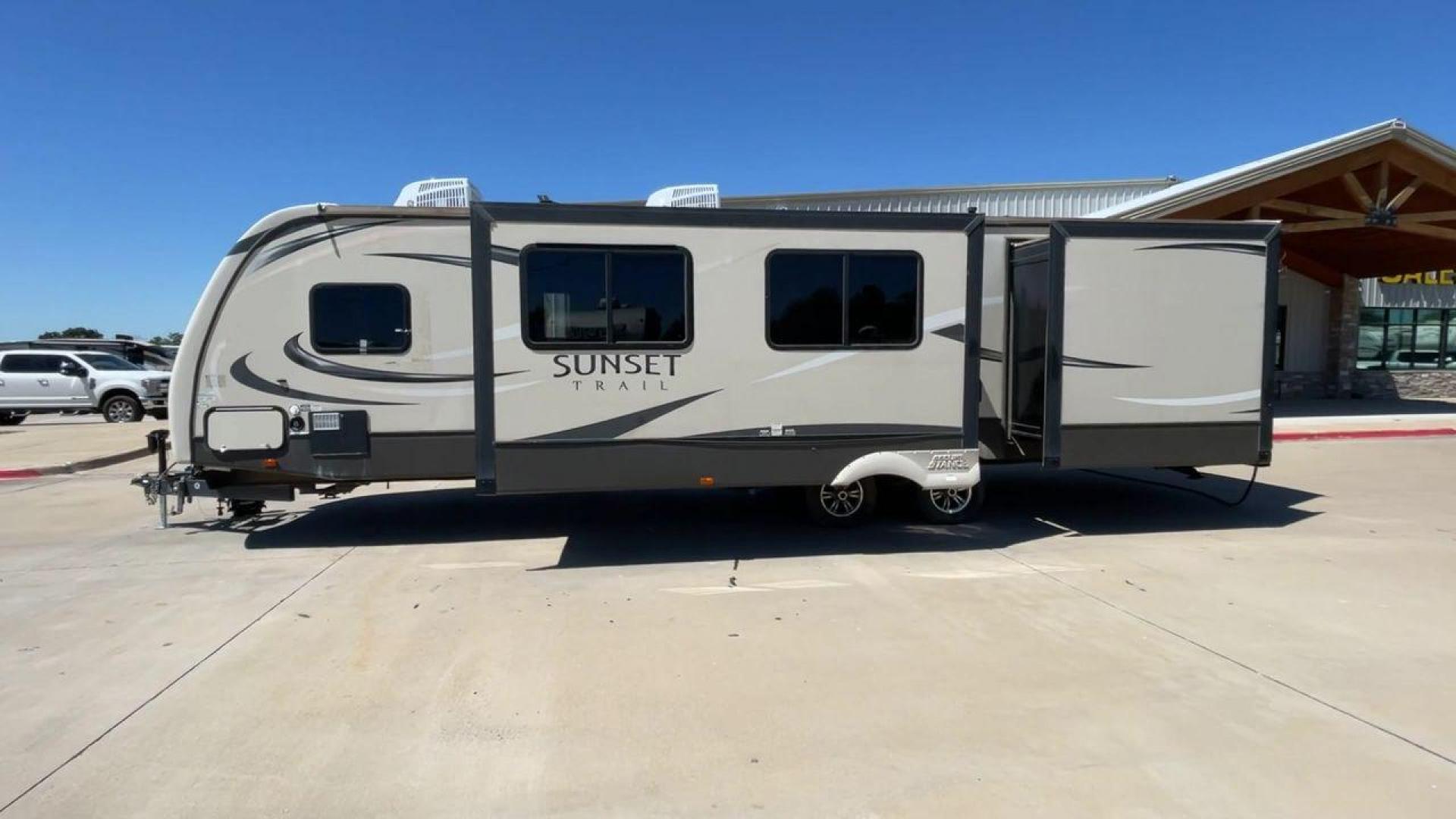 2016 TAN SUNSET TRAIL 33FR - (4V0TC3323GE) , Length: 36.92 ft | Dry Weight: 7,680 lbs | Gross Weight: 9,714 lbs | Slides: 3 transmission, located at 4319 N Main Street, Cleburne, TX, 76033, (817) 221-0660, 32.435829, -97.384178 - The 2016 Crossroads Sunset Trail Reserve 33FR Travel Trailer lets you enjoy comfort and flexibility on the open road. This trailer is big and well-equipped, so you can go on amazing trips with your family and friends. Boasting a length of 36.92 feet and a dry weight of 7,680 pounds, the Sunset Trail - Photo#6