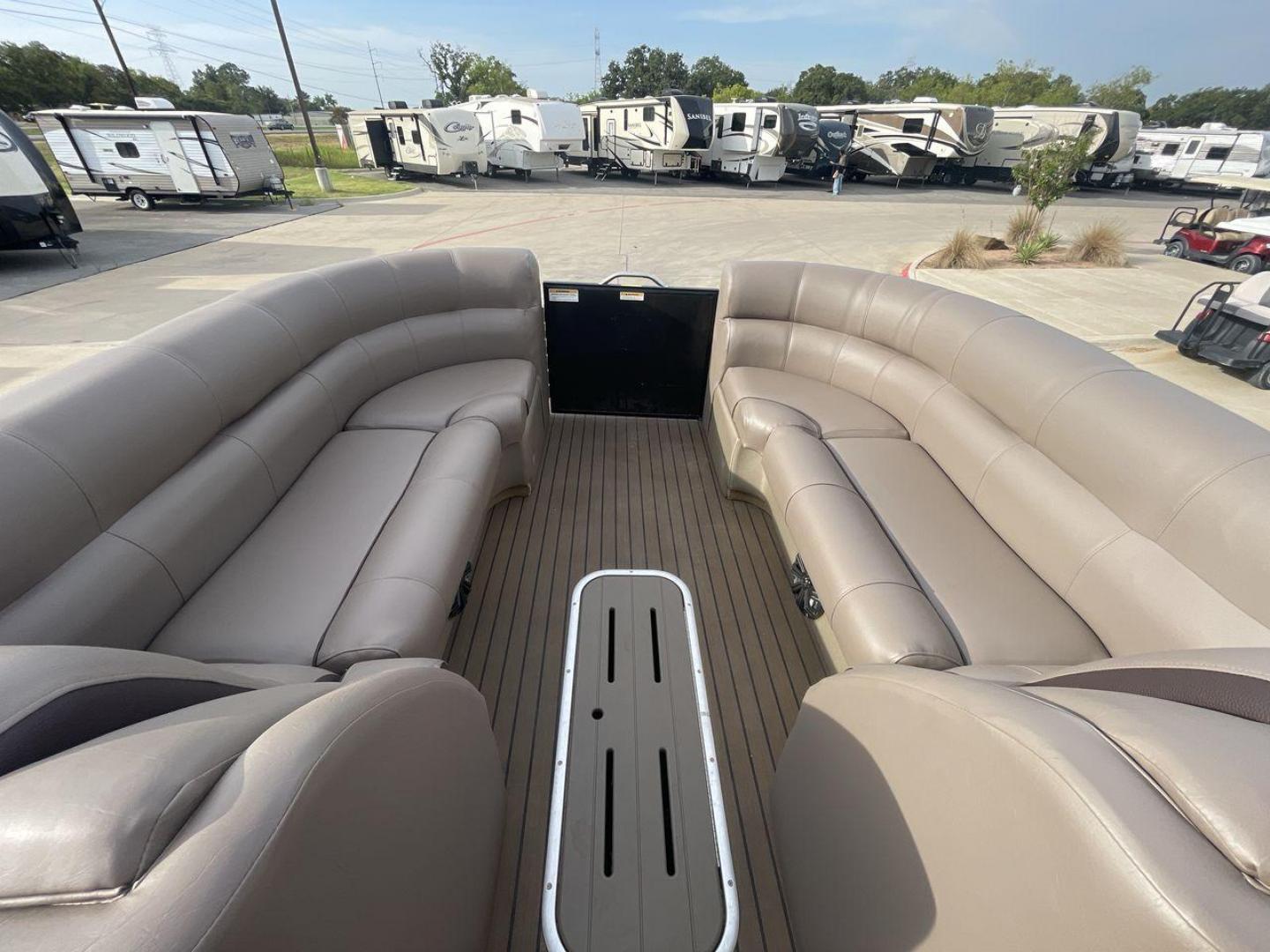 2016 BLACK VERANDA VERTEX 25C (JBC86929L51) , Length: 25 ft. transmission, located at 4319 N Main Street, Cleburne, TX, 76033, (817) 221-0660, 32.435829, -97.384178 - The 2016 Veranda V Boats 25C is a luxurious and meticulously designed pontoon boat that takes water adventures to a new level of sophistication. This vessel offers a spacious and versatile layout, ideal for those who prioritize comfort and style on the water. The 25C is equipped with plush seating t - Photo#9