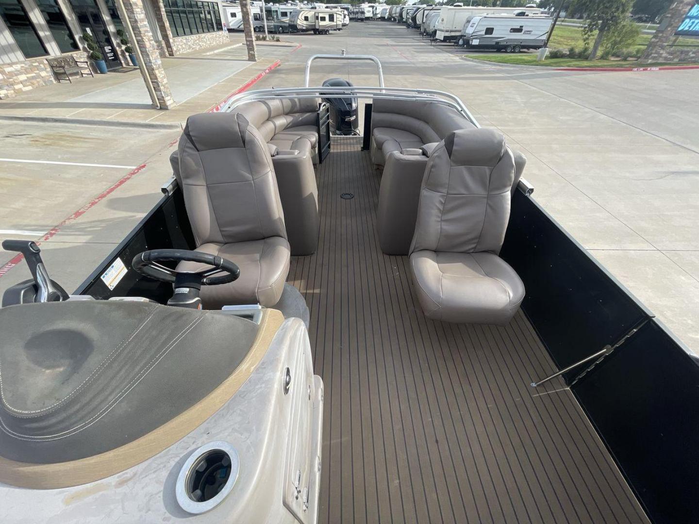 2016 BLACK VERANDA VERTEX 25C (JBC86929L51) , Length: 25 ft. transmission, located at 4319 N Main Street, Cleburne, TX, 76033, (817) 221-0660, 32.435829, -97.384178 - The 2016 Veranda V Boats 25C is a luxurious and meticulously designed pontoon boat that takes water adventures to a new level of sophistication. This vessel offers a spacious and versatile layout, ideal for those who prioritize comfort and style on the water. The 25C is equipped with plush seating t - Photo#12