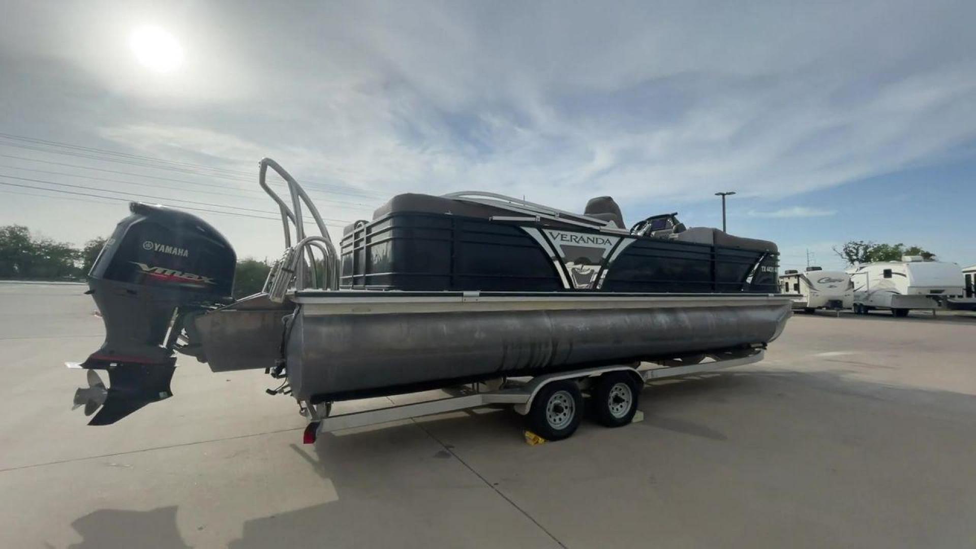 2016 BLACK VERANDA VERTEX 25C (JBC86929L51) , Length: 25 ft. transmission, located at 4319 N Main Street, Cleburne, TX, 76033, (817) 221-0660, 32.435829, -97.384178 - The 2016 Veranda V Boats 25C is a luxurious and meticulously designed pontoon boat that takes water adventures to a new level of sophistication. This vessel offers a spacious and versatile layout, ideal for those who prioritize comfort and style on the water. The 25C is equipped with plush seating t - Photo#1