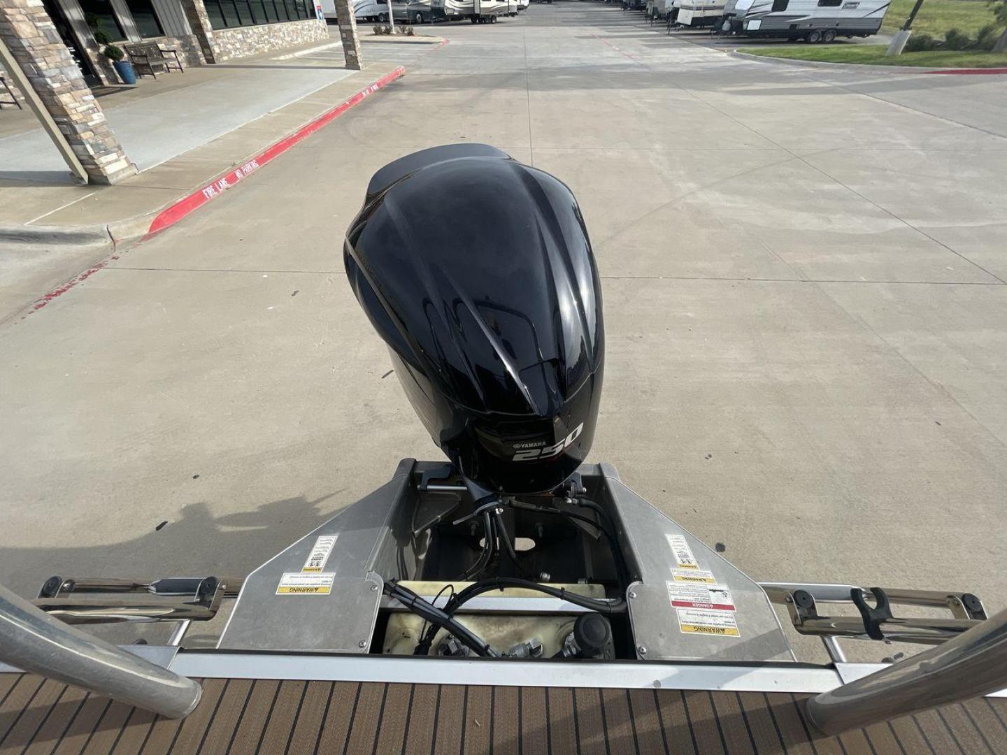 2016 BLACK VERANDA VERTEX 25C (JBC86929L51) , Length: 25 ft. transmission, located at 4319 N Main Street, Cleburne, TX, 76033, (817) 221-0660, 32.435829, -97.384178 - The 2016 Veranda V Boats 25C is a luxurious and meticulously designed pontoon boat that takes water adventures to a new level of sophistication. This vessel offers a spacious and versatile layout, ideal for those who prioritize comfort and style on the water. The 25C is equipped with plush seating t - Photo#21