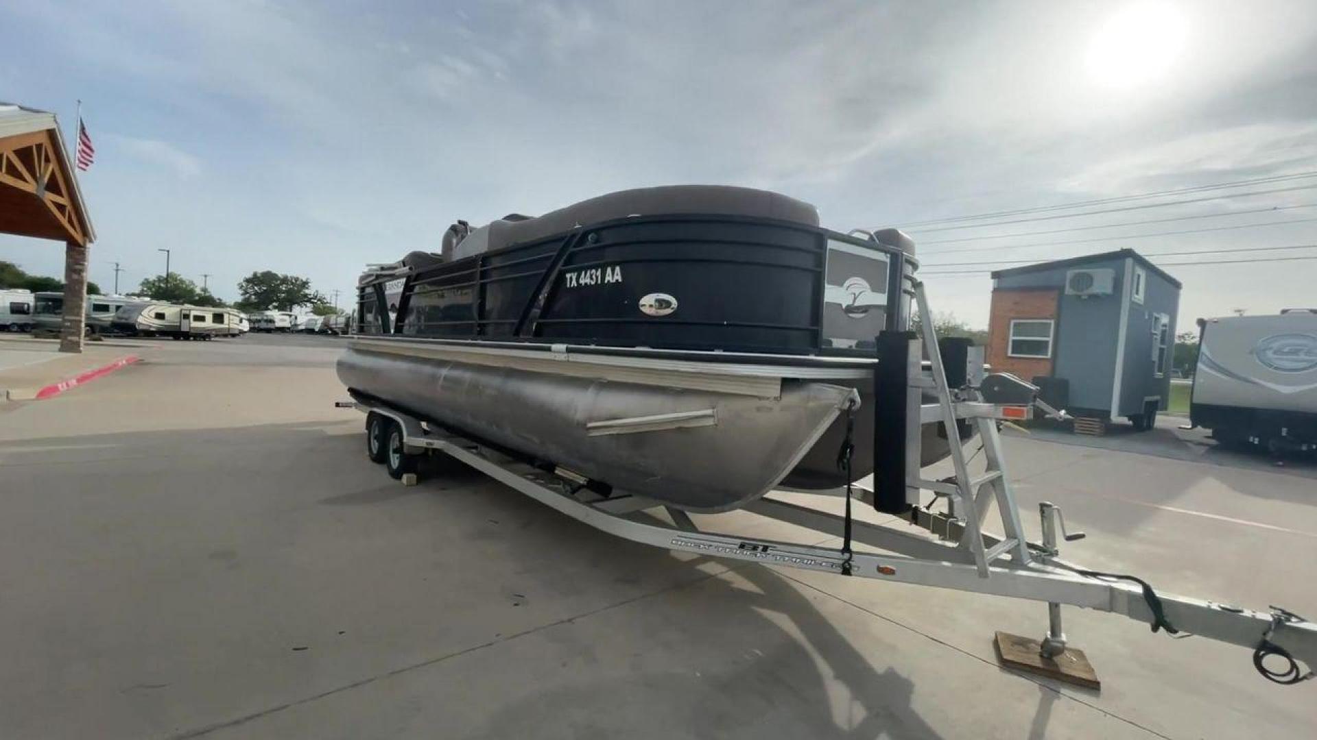 2016 BLACK VERANDA VERTEX 25C (JBC86929L51) , Length: 25 ft. transmission, located at 4319 N Main Street, Cleburne, TX, 76033, (817) 221-0660, 32.435829, -97.384178 - The 2016 Veranda V Boats 25C is a luxurious and meticulously designed pontoon boat that takes water adventures to a new level of sophistication. This vessel offers a spacious and versatile layout, ideal for those who prioritize comfort and style on the water. The 25C is equipped with plush seating t - Photo#3