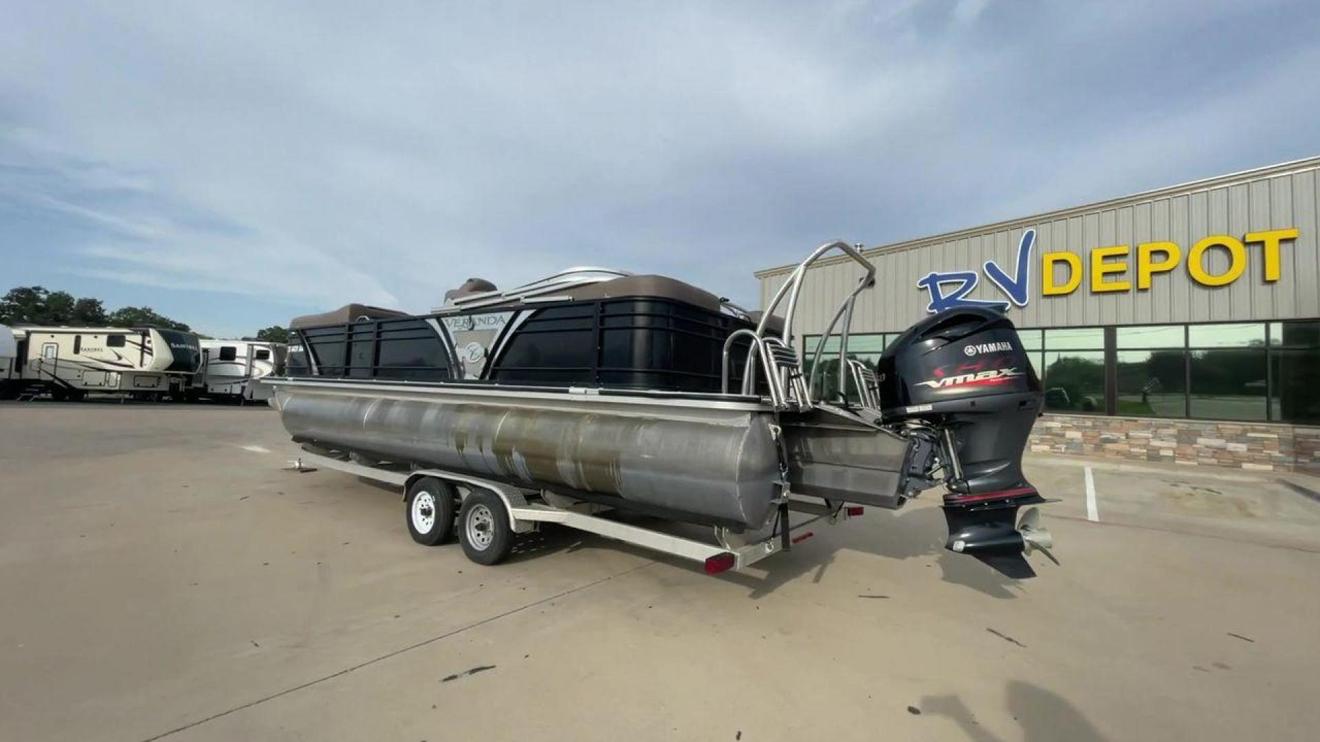 2016 BLACK VERANDA VERTEX 25C (JBC86929L51) , Length: 25 ft. transmission, located at 4319 N Main Street, Cleburne, TX, 76033, (817) 221-0660, 32.435829, -97.384178 - The 2016 Veranda V Boats 25C is a luxurious and meticulously designed pontoon boat that takes water adventures to a new level of sophistication. This vessel offers a spacious and versatile layout, ideal for those who prioritize comfort and style on the water. The 25C is equipped with plush seating t - Photo#7