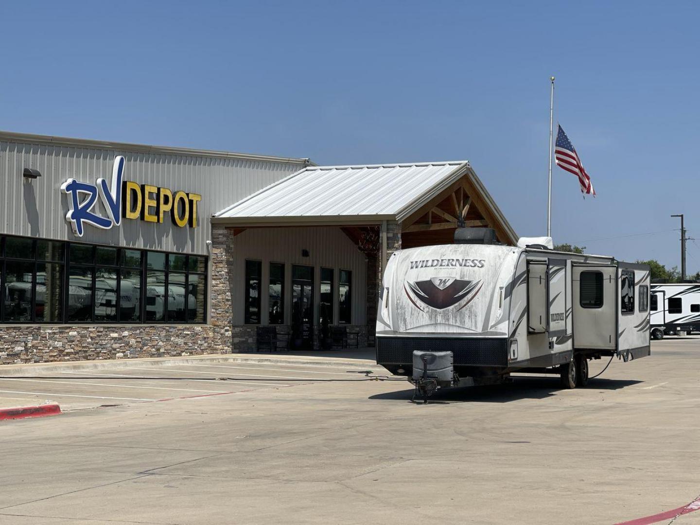 2016 GRAY WILDERNESS 3175RE - (5SFNB3520GE) , Length: 35.9 ft. | Dry Weight: 6,995 lbs. | Gross Weight: 8,600 lbs. | Slides: 3 transmission, located at 4319 N Main Street, Cleburne, TX, 76033, (817) 221-0660, 32.435829, -97.384178 - Photo#0