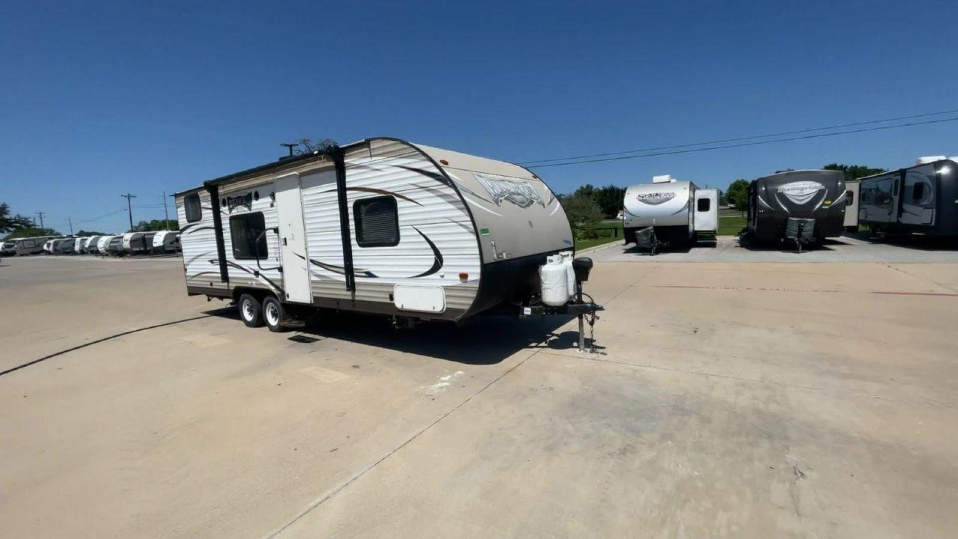 2016 WHITE WILDWOOD X-LITE 261BHXL - (4X4TWDB2XG7) , Length: 29.08 ft. | Dry Weight: 4,314 lbs. | Slides: 0 transmission, located at 4319 N Main Street, Cleburne, TX, 76033, (817) 221-0660, 32.435829, -97.384178 - Experience the perfect blend of comfort and convenience with the 2016 Wildwood X-Lite 261BHXL for your outdoor adventures. This travel trailer offers a great balance between spaciousness and maneuverability, making it an ideal choice for those seeking a comfortable and easy-to-handle option. Even wi - Photo#3