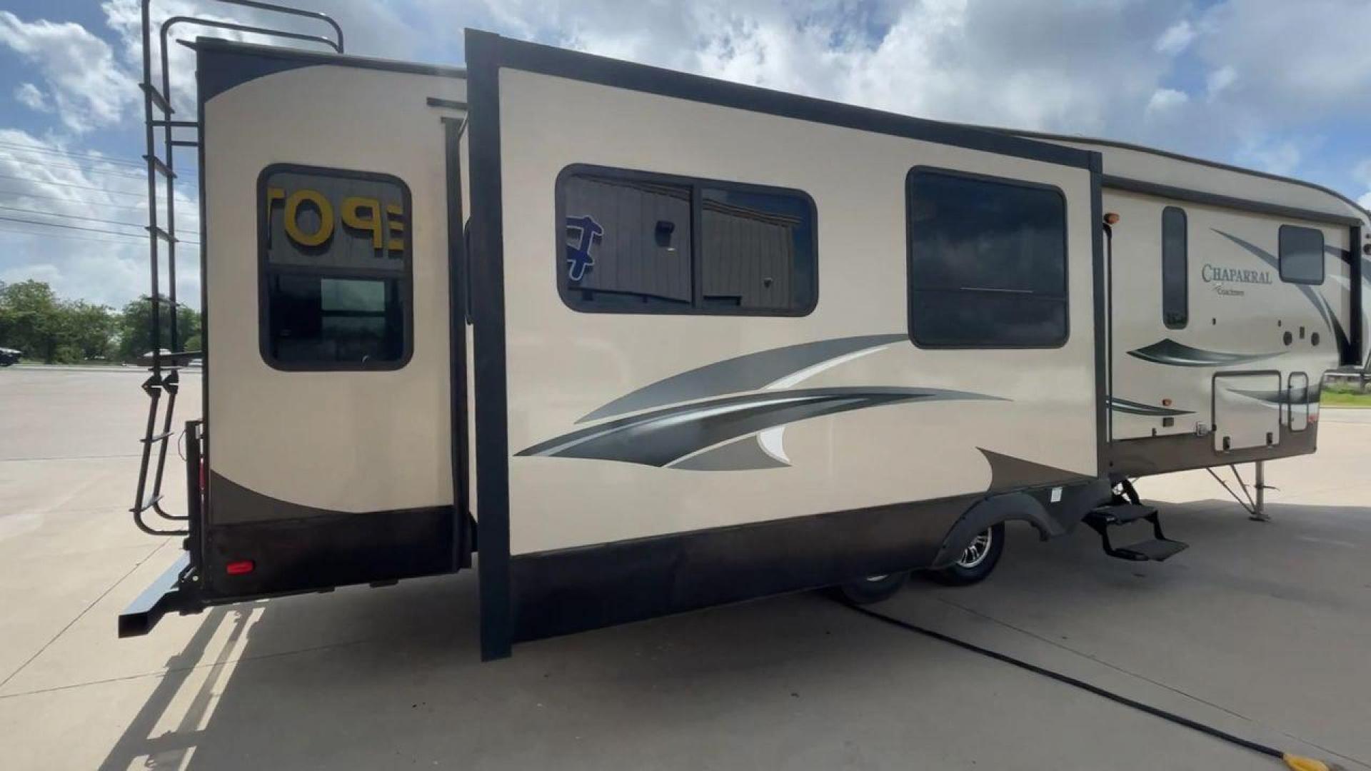 2017 COACHMEN CHAPARRAL 360IBL (5ZT3CH1B0HA) , Length: 39.67 ft. | Dry Weight: 11,449 lbs. | Gross Weight: 14,000 lbs. | Slides: 4 transmission, located at 4319 N Main Street, Cleburne, TX, 76033, (817) 221-0660, 32.435829, -97.384178 - With a length of 39.67 ft., the 2017 Coachmen Chaparral 360IBL is a luxurious and spacious fifth-wheel RV, ideal for families or groups looking for comfort and convenience while on the road. The exterior is sleek with a beige and black color scheme, accented by clean, modern graphics. The RV has a f - Photo#1