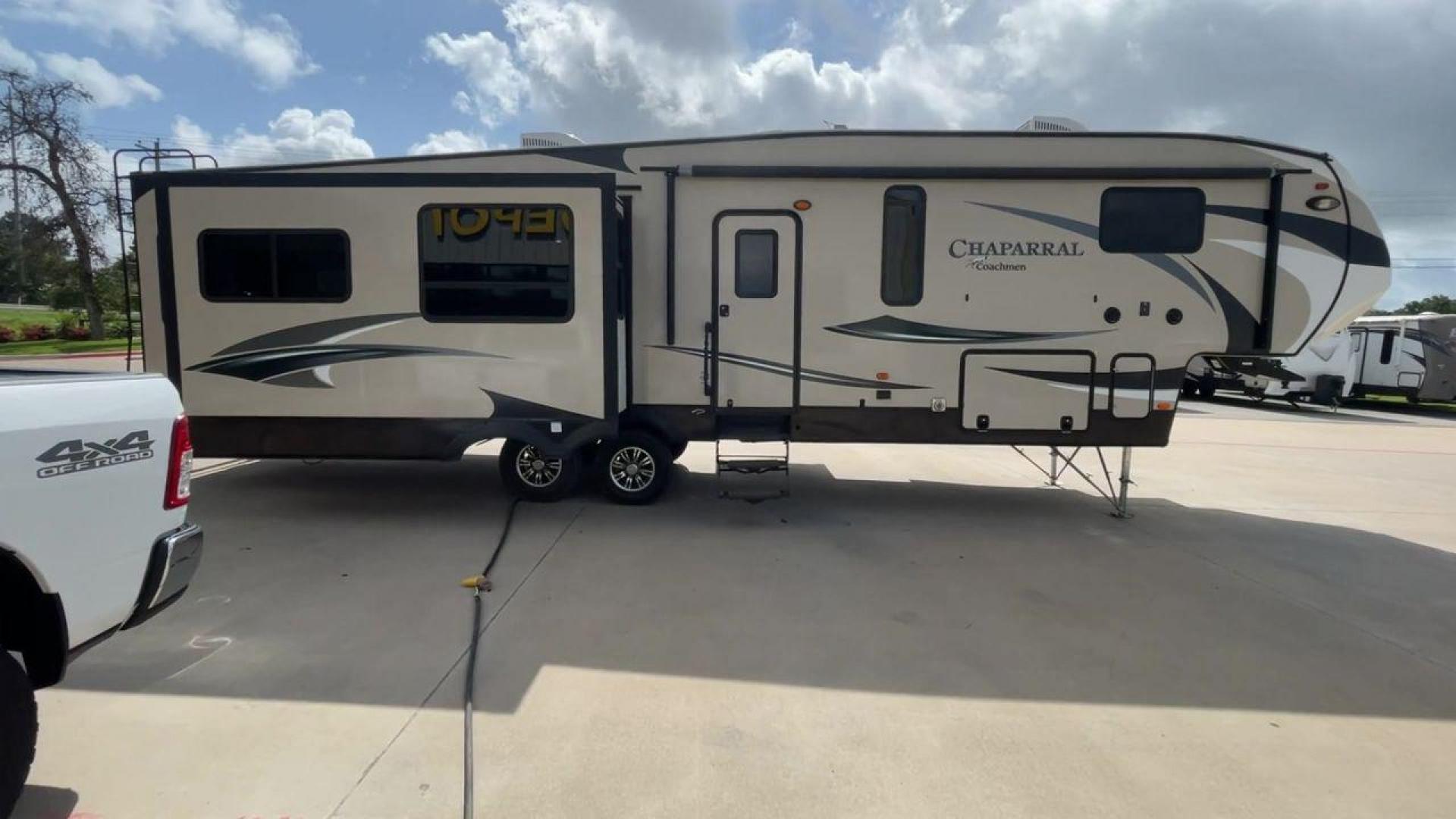 2017 COACHMEN CHAPARRAL 360IBL (5ZT3CH1B0HA) , Length: 39.67 ft. | Dry Weight: 11,449 lbs. | Gross Weight: 14,000 lbs. | Slides: 4 transmission, located at 4319 N Main Street, Cleburne, TX, 76033, (817) 221-0660, 32.435829, -97.384178 - With a length of 39.67 ft., the 2017 Coachmen Chaparral 360IBL is a luxurious and spacious fifth-wheel RV, ideal for families or groups looking for comfort and convenience while on the road. The exterior is sleek with a beige and black color scheme, accented by clean, modern graphics. The RV has a f - Photo#2