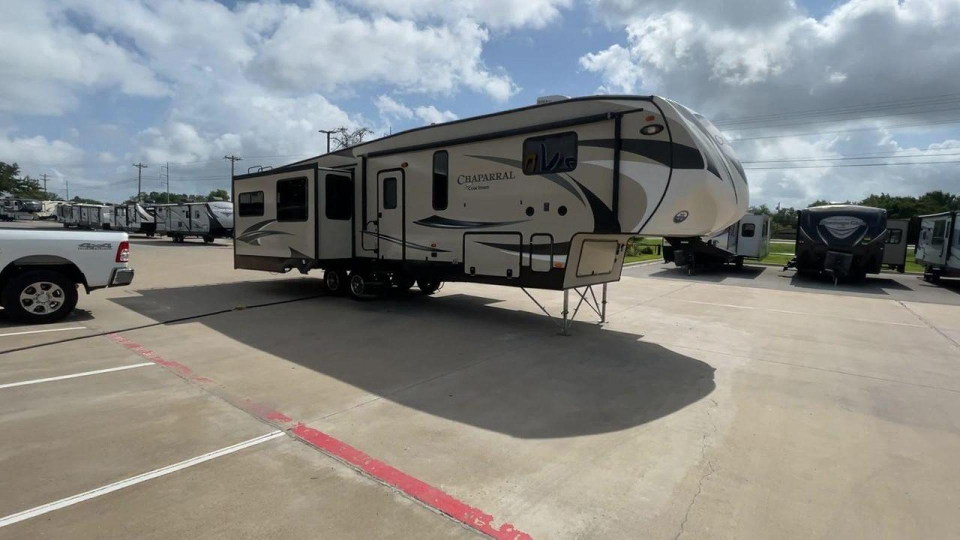 2017 COACHMEN CHAPARRAL 360IBL (5ZT3CH1B0HA) , Length: 39.67 ft. | Dry Weight: 11,449 lbs. | Gross Weight: 14,000 lbs. | Slides: 4 transmission, located at 4319 N Main Street, Cleburne, TX, 76033, (817) 221-0660, 32.435829, -97.384178 - With a length of 39.67 ft., the 2017 Coachmen Chaparral 360IBL is a luxurious and spacious fifth-wheel RV, ideal for families or groups looking for comfort and convenience while on the road. The exterior is sleek with a beige and black color scheme, accented by clean, modern graphics. The RV has a f - Photo#3