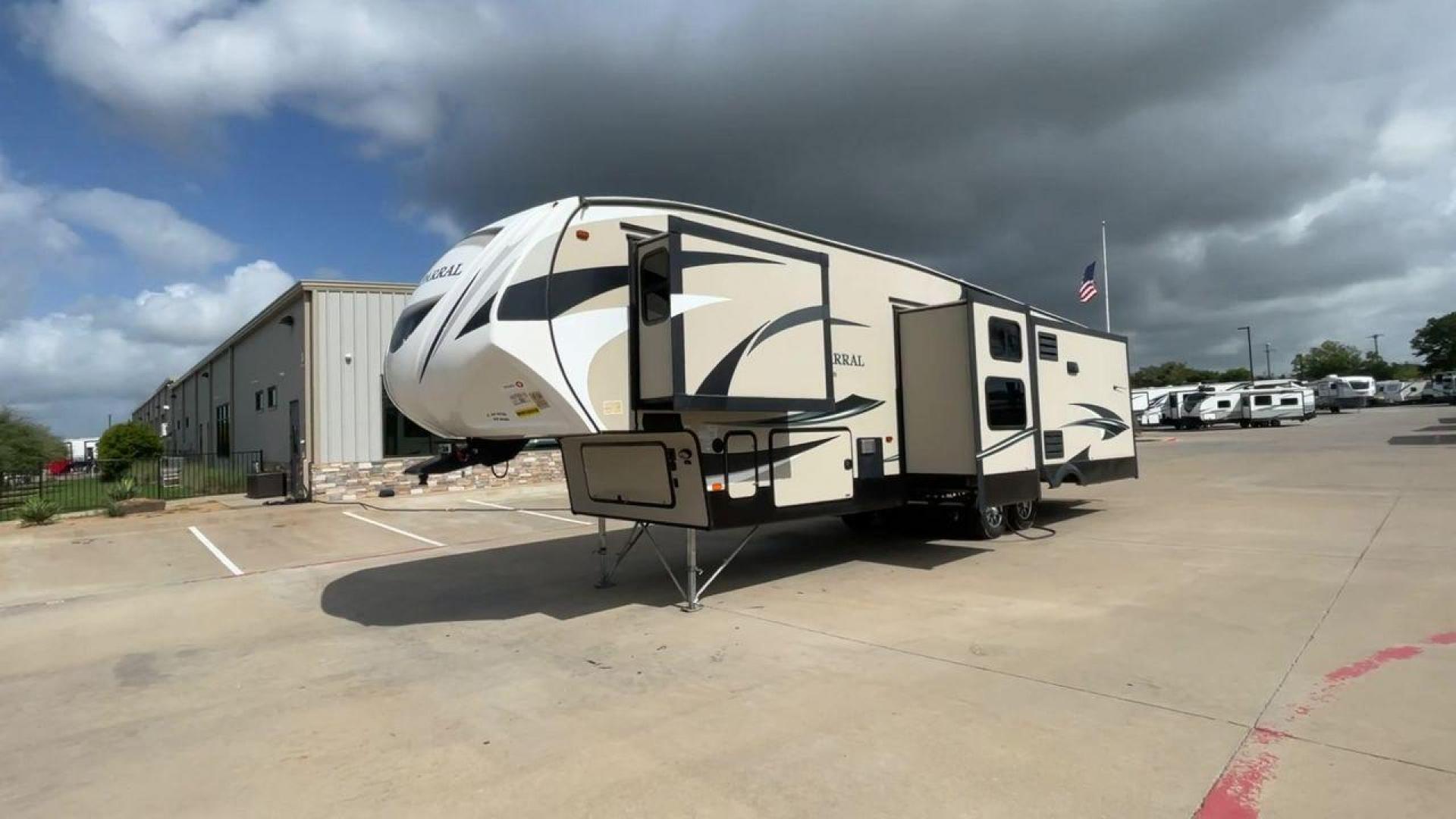 2017 COACHMEN CHAPARRAL 360IBL (5ZT3CH1B0HA) , Length: 39.67 ft. | Dry Weight: 11,449 lbs. | Gross Weight: 14,000 lbs. | Slides: 4 transmission, located at 4319 N Main Street, Cleburne, TX, 76033, (817) 221-0660, 32.435829, -97.384178 - With a length of 39.67 ft., the 2017 Coachmen Chaparral 360IBL is a luxurious and spacious fifth-wheel RV, ideal for families or groups looking for comfort and convenience while on the road. The exterior is sleek with a beige and black color scheme, accented by clean, modern graphics. The RV has a f - Photo#5