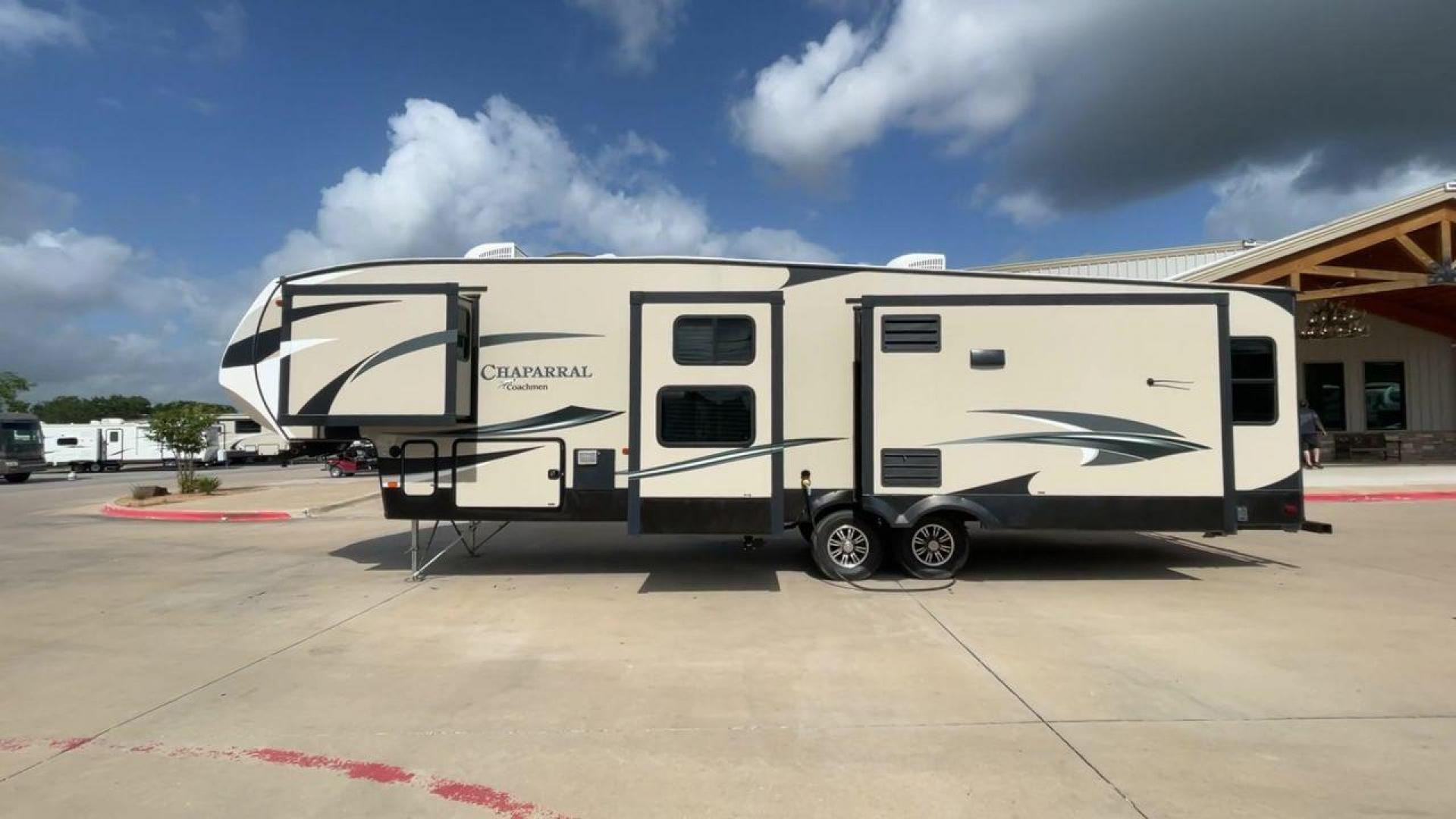 2017 COACHMEN CHAPARRAL 360IBL (5ZT3CH1B0HA) , Length: 39.67 ft. | Dry Weight: 11,449 lbs. | Gross Weight: 14,000 lbs. | Slides: 4 transmission, located at 4319 N Main Street, Cleburne, TX, 76033, (817) 221-0660, 32.435829, -97.384178 - With a length of 39.67 ft., the 2017 Coachmen Chaparral 360IBL is a luxurious and spacious fifth-wheel RV, ideal for families or groups looking for comfort and convenience while on the road. The exterior is sleek with a beige and black color scheme, accented by clean, modern graphics. The RV has a f - Photo#6