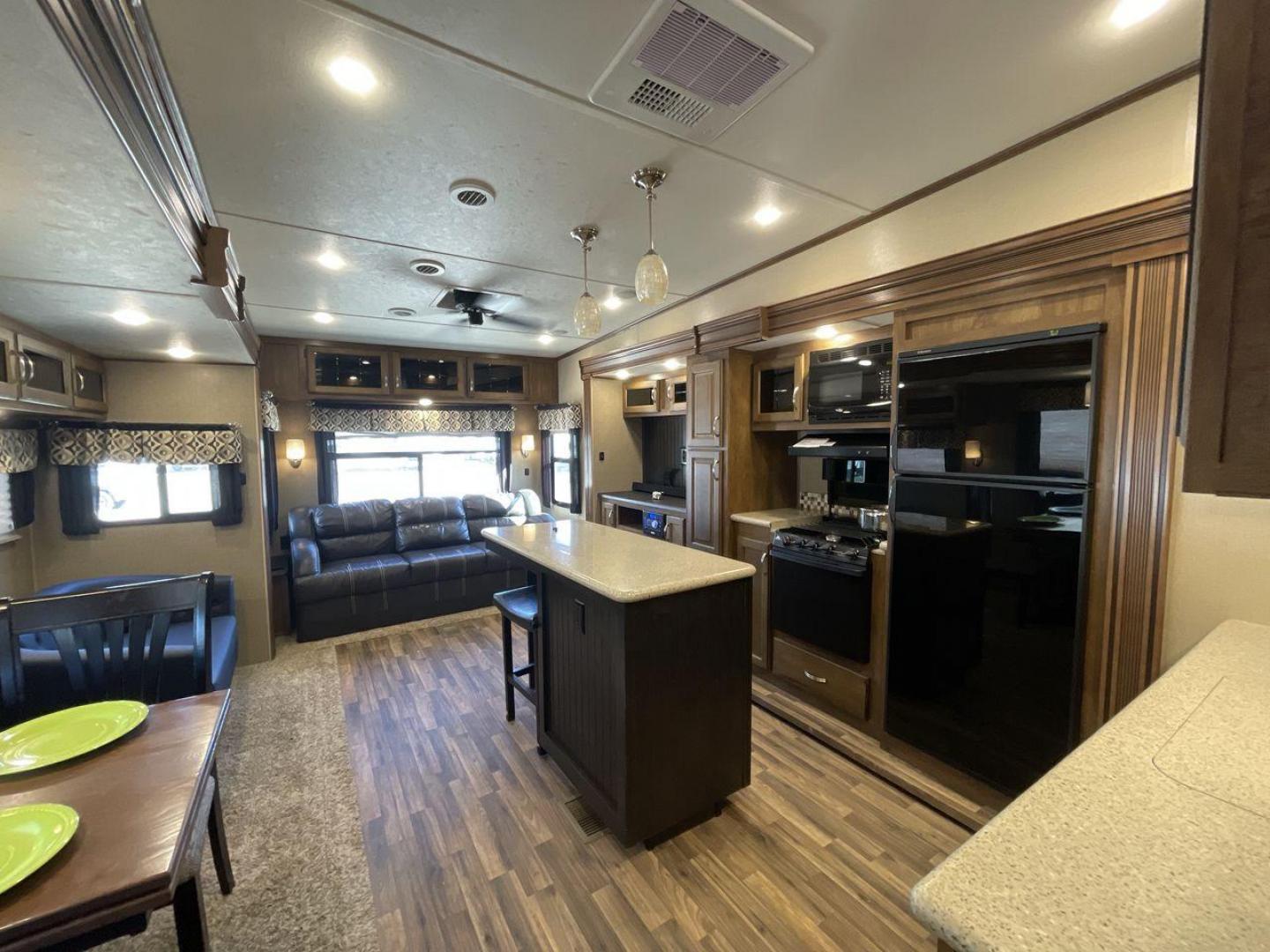 2017 COACHMEN CHAPARRAL 360IBL (5ZT3CH1B0HA) , Length: 39.67 ft. | Dry Weight: 11,449 lbs. | Gross Weight: 14,000 lbs. | Slides: 4 transmission, located at 4319 N Main Street, Cleburne, TX, 76033, (817) 221-0660, 32.435829, -97.384178 - With a length of 39.67 ft., the 2017 Coachmen Chaparral 360IBL is a luxurious and spacious fifth-wheel RV, ideal for families or groups looking for comfort and convenience while on the road. The exterior is sleek with a beige and black color scheme, accented by clean, modern graphics. The RV has a f - Photo#12