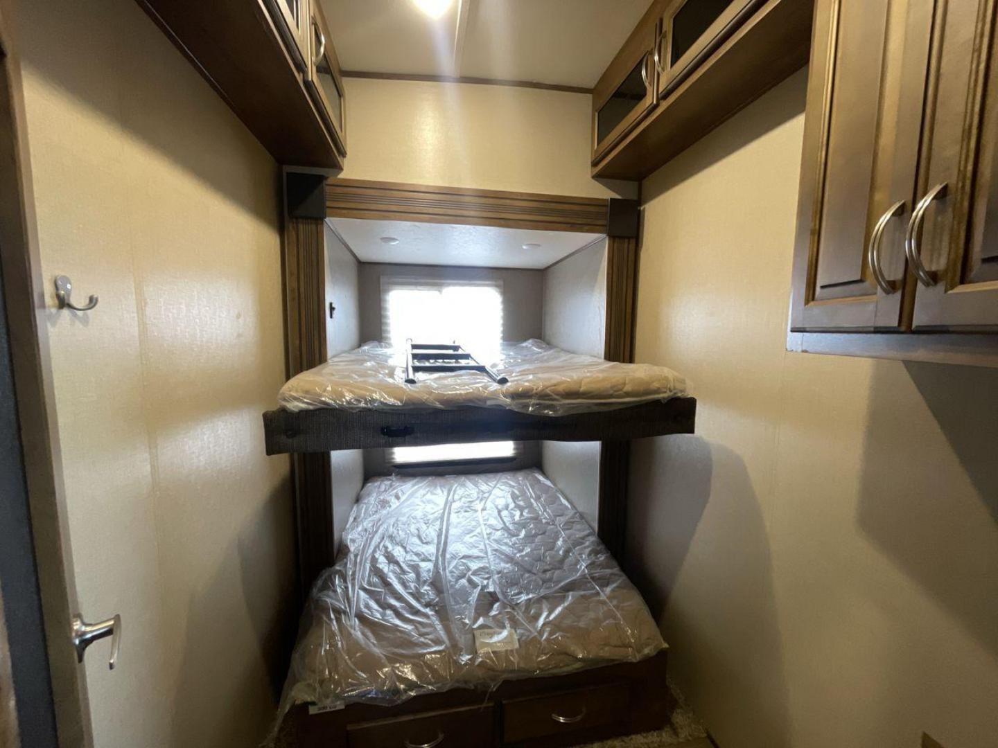 2017 COACHMEN CHAPARRAL 360IBL (5ZT3CH1B0HA) , Length: 39.67 ft. | Dry Weight: 11,449 lbs. | Gross Weight: 14,000 lbs. | Slides: 4 transmission, located at 4319 N Main Street, Cleburne, TX, 76033, (817) 221-0660, 32.435829, -97.384178 - With a length of 39.67 ft., the 2017 Coachmen Chaparral 360IBL is a luxurious and spacious fifth-wheel RV, ideal for families or groups looking for comfort and convenience while on the road. The exterior is sleek with a beige and black color scheme, accented by clean, modern graphics. The RV has a f - Photo#19