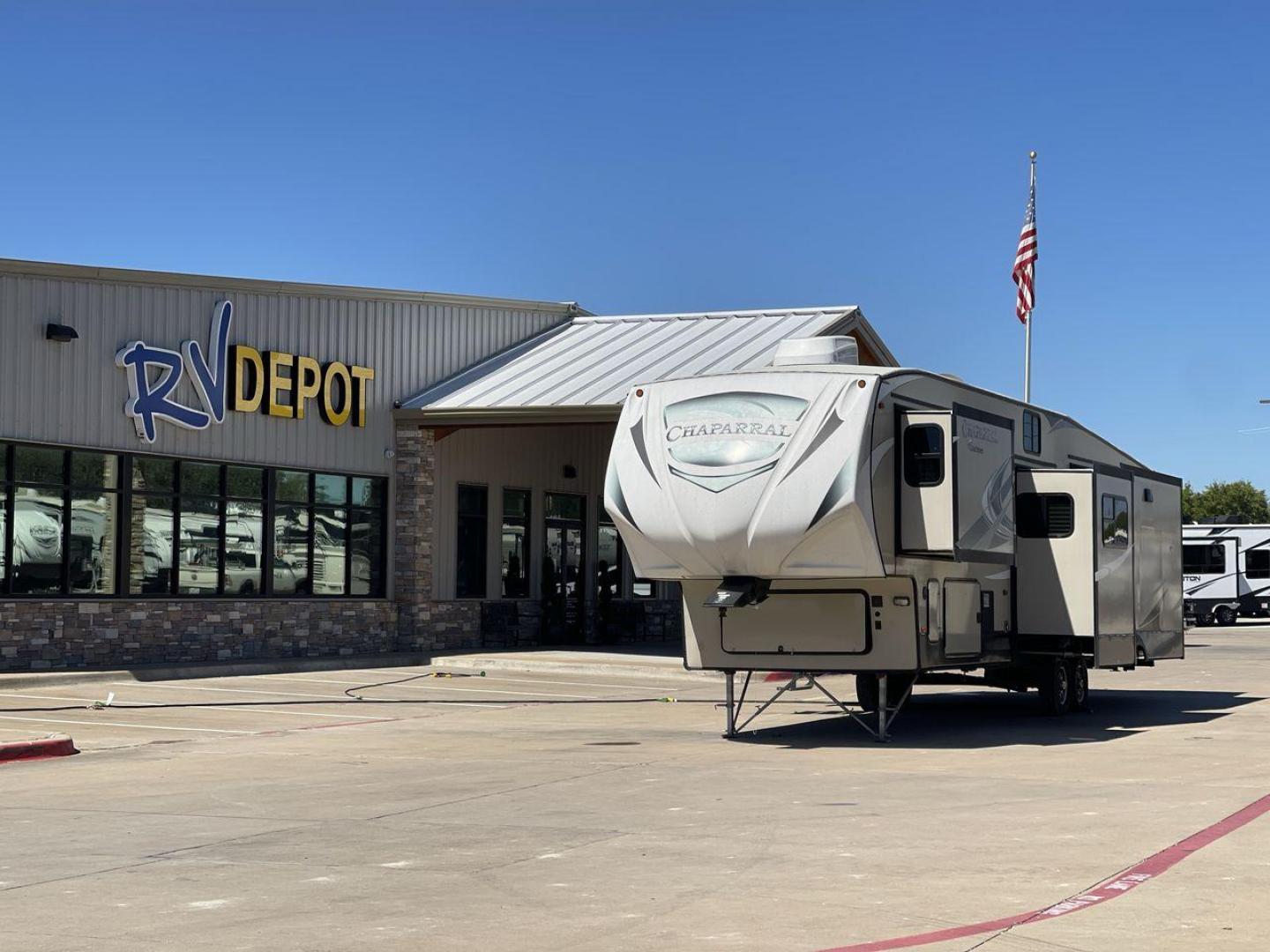 2017 COACHMEN CHAPARRAL 392MBL (5ZT3CH4B0HA) , Length: 41.75 ft. | Dry Weight: 12,520 lbs. | Gross Weight: 14,500 lbs. | Slides: 4 transmission, located at 4319 N Main Street, Cleburne, TX, 76033, (817) 221-0660, 32.435829, -97.384178 - The 2017 Coachmen Chaparral 392MBL is a luxurious and spacious fifth-wheel trailer, ideal for extended trips and family vacations. The exterior has a clean, modern look, featuring beige and gray tones with sleek graphics. The hitch ensures stability during towing, and the four slides provide extensi - Photo#0