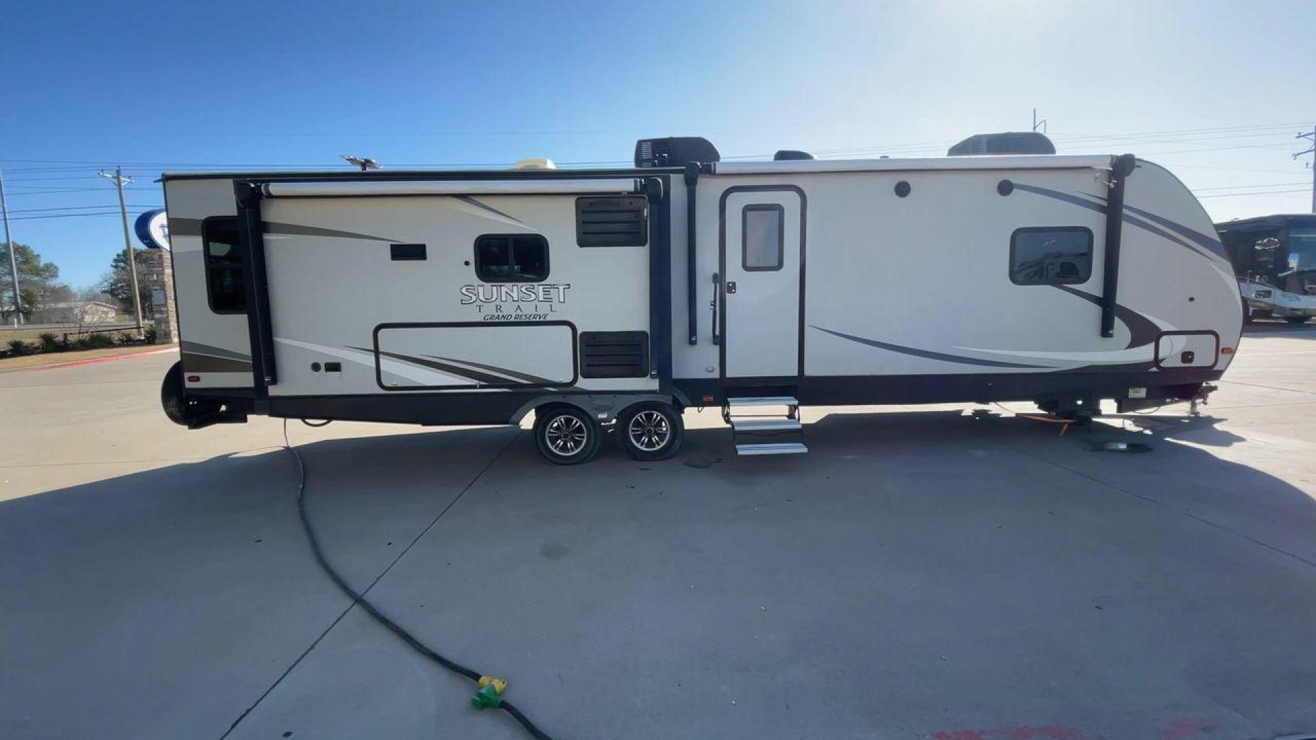 2017 TAN CROSSROADS RV SUNSET TRAIL 33SI (4YDT33S27H5) , Length: 37 ft. | Dry Weight: 7,554 lbs. | Gross Weight: 9,895 lbs. | Slides: 3 transmission, located at 4319 N Main Street, Cleburne, TX, 76033, (817) 221-0660, 32.435829, -97.384178 - Photo#2