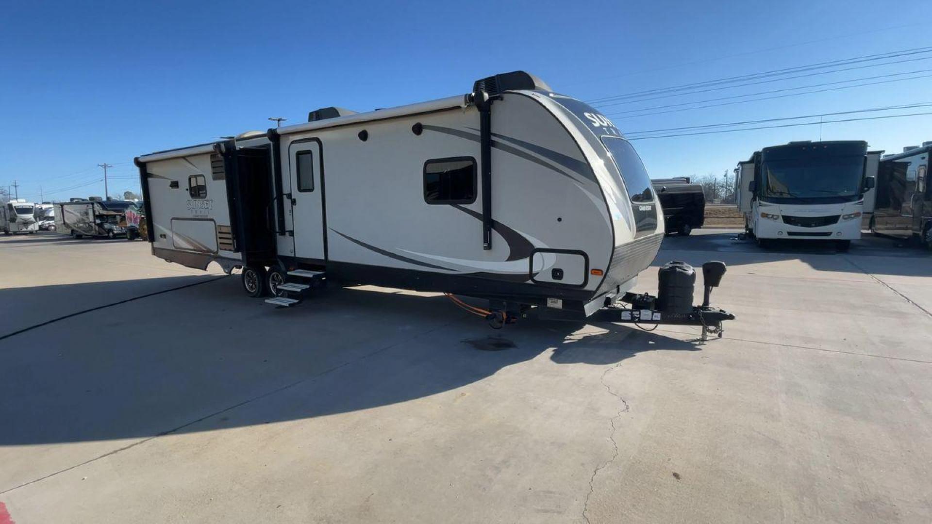 2017 TAN CROSSROADS RV SUNSET TRAIL 33SI (4YDT33S27H5) , Length: 37 ft. | Dry Weight: 7,554 lbs. | Gross Weight: 9,895 lbs. | Slides: 3 transmission, located at 4319 N Main Street, Cleburne, TX, 76033, (817) 221-0660, 32.435829, -97.384178 - Photo#3