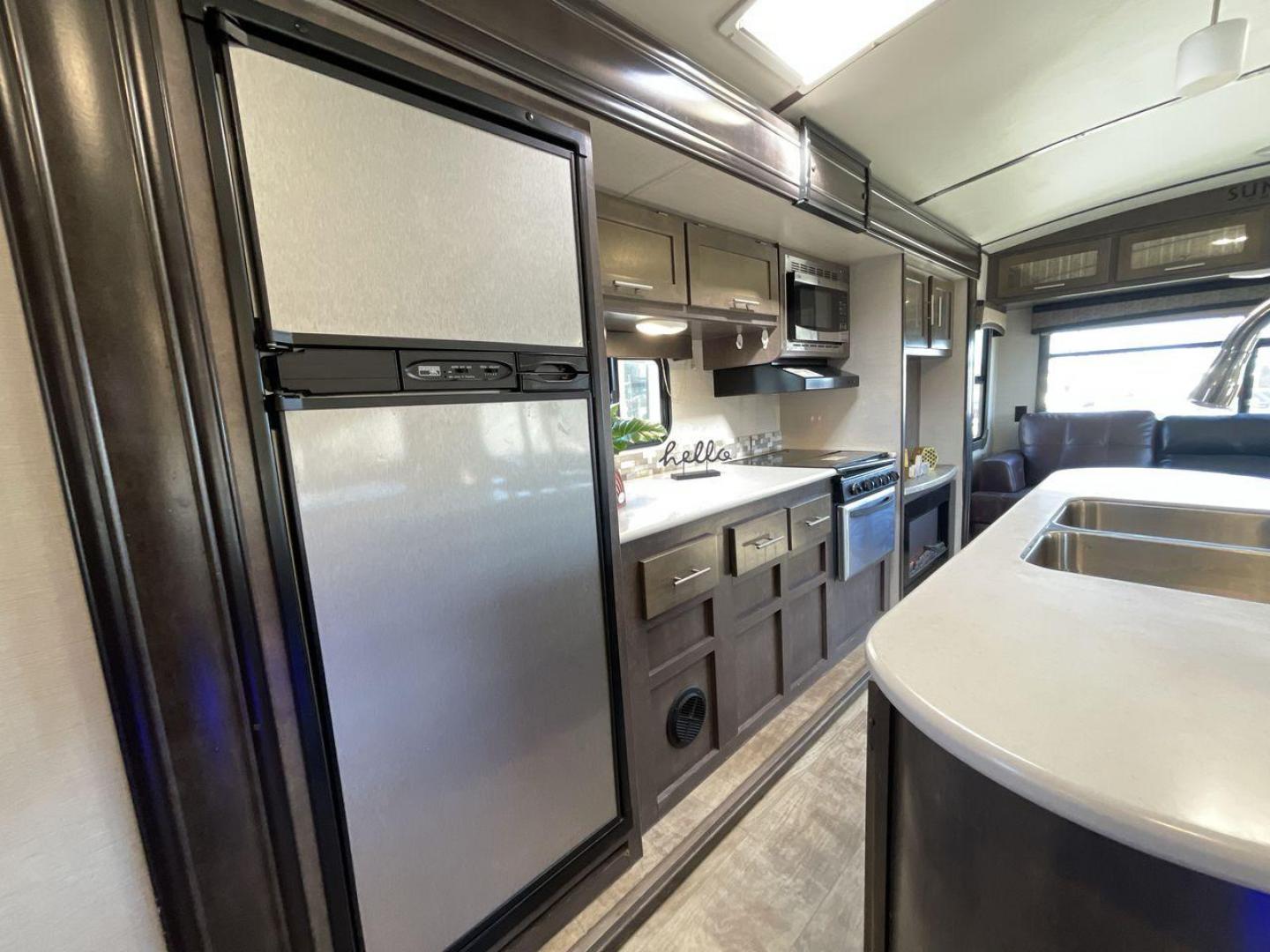 2017 TAN CROSSROADS RV SUNSET TRAIL 33SI (4YDT33S27H5) , Length: 37 ft. | Dry Weight: 7,554 lbs. | Gross Weight: 9,895 lbs. | Slides: 3 transmission, located at 4319 N Main Street, Cleburne, TX, 76033, (817) 221-0660, 32.435829, -97.384178 - Photo#16