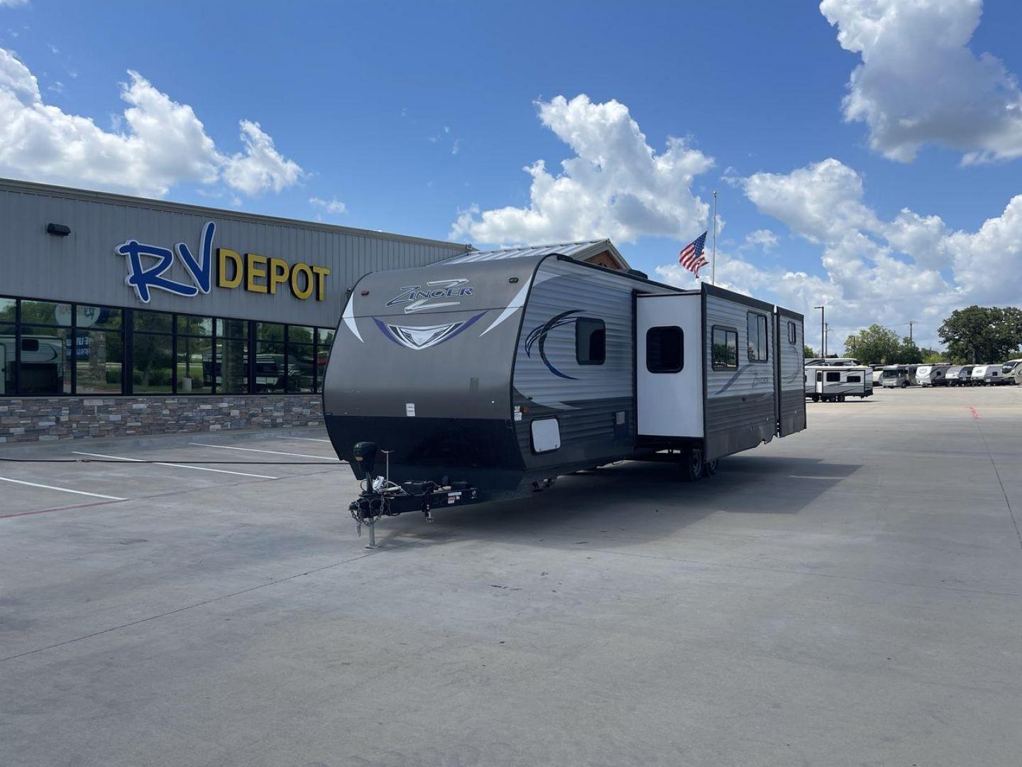 2017 CROSSROADS RV ZINGER 33SB (4V0TC3329HJ) , Length: 37.17 ft.| Dry Weight: 8,298 lbs. | Gross Weight: 9,900 lbs | Slides: 2 transmission, located at 4319 N Main Street, Cleburne, TX, 76033, (817) 221-0660, 32.435829, -97.384178 - The 2017 Crossroads RV Zinger 33SB offers the finest in family-friendly camping. This roomy travel trailer has a length of 37.17 feet and a dry weight of 8,298 pounds, providing plenty of room and comfort for your outdoor adventures. With a bunkhouse floor plan, the Zinger 33SB has two slides, provi - Photo#0