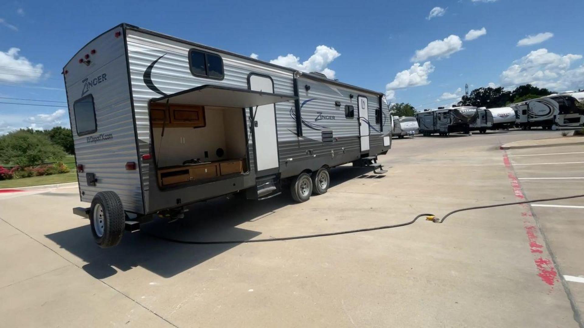 2017 CROSSROADS RV ZINGER 33SB (4V0TC3329HJ) , Length: 37.17 ft.| Dry Weight: 8,298 lbs. | Gross Weight: 9,900 lbs | Slides: 2 transmission, located at 4319 N Main Street, Cleburne, TX, 76033, (817) 221-0660, 32.435829, -97.384178 - The 2017 Crossroads RV Zinger 33SB offers the finest in family-friendly camping. This roomy travel trailer has a length of 37.17 feet and a dry weight of 8,298 pounds, providing plenty of room and comfort for your outdoor adventures. With a bunkhouse floor plan, the Zinger 33SB has two slides, provi - Photo#1