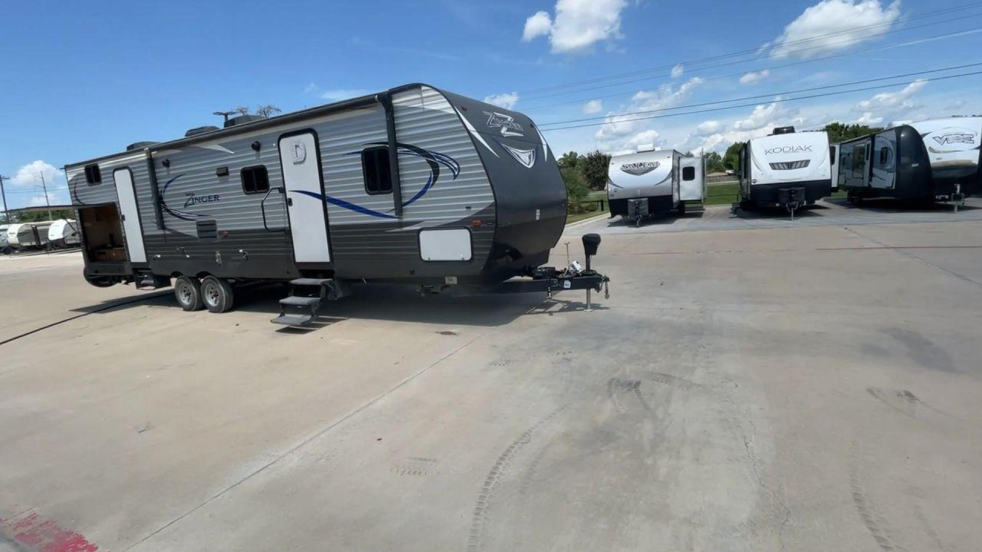 2017 CROSSROADS RV ZINGER 33SB (4V0TC3329HJ) , Length: 37.17 ft.| Dry Weight: 8,298 lbs. | Gross Weight: 9,900 lbs | Slides: 2 transmission, located at 4319 N Main Street, Cleburne, TX, 76033, (817) 221-0660, 32.435829, -97.384178 - The 2017 Crossroads RV Zinger 33SB offers the finest in family-friendly camping. This roomy travel trailer has a length of 37.17 feet and a dry weight of 8,298 pounds, providing plenty of room and comfort for your outdoor adventures. With a bunkhouse floor plan, the Zinger 33SB has two slides, provi - Photo#3