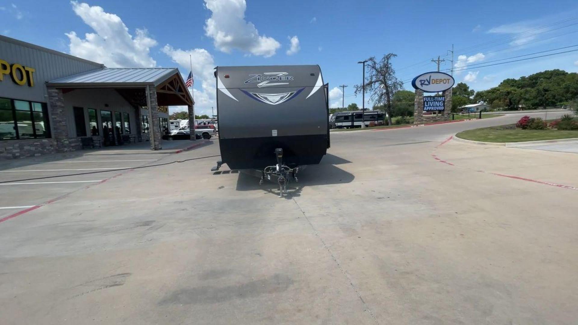 2017 CROSSROADS RV ZINGER 33SB (4V0TC3329HJ) , Length: 37.17 ft.| Dry Weight: 8,298 lbs. | Gross Weight: 9,900 lbs | Slides: 2 transmission, located at 4319 N Main Street, Cleburne, TX, 76033, (817) 221-0660, 32.435829, -97.384178 - The 2017 Crossroads RV Zinger 33SB offers the finest in family-friendly camping. This roomy travel trailer has a length of 37.17 feet and a dry weight of 8,298 pounds, providing plenty of room and comfort for your outdoor adventures. With a bunkhouse floor plan, the Zinger 33SB has two slides, provi - Photo#4