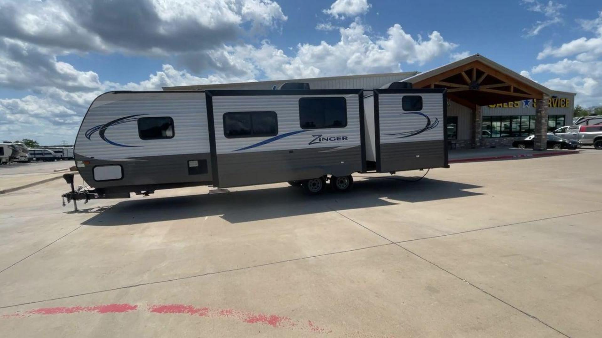 2017 CROSSROADS RV ZINGER 33SB (4V0TC3329HJ) , Length: 37.17 ft.| Dry Weight: 8,298 lbs. | Gross Weight: 9,900 lbs | Slides: 2 transmission, located at 4319 N Main Street, Cleburne, TX, 76033, (817) 221-0660, 32.435829, -97.384178 - The 2017 Crossroads RV Zinger 33SB offers the finest in family-friendly camping. This roomy travel trailer has a length of 37.17 feet and a dry weight of 8,298 pounds, providing plenty of room and comfort for your outdoor adventures. With a bunkhouse floor plan, the Zinger 33SB has two slides, provi - Photo#6