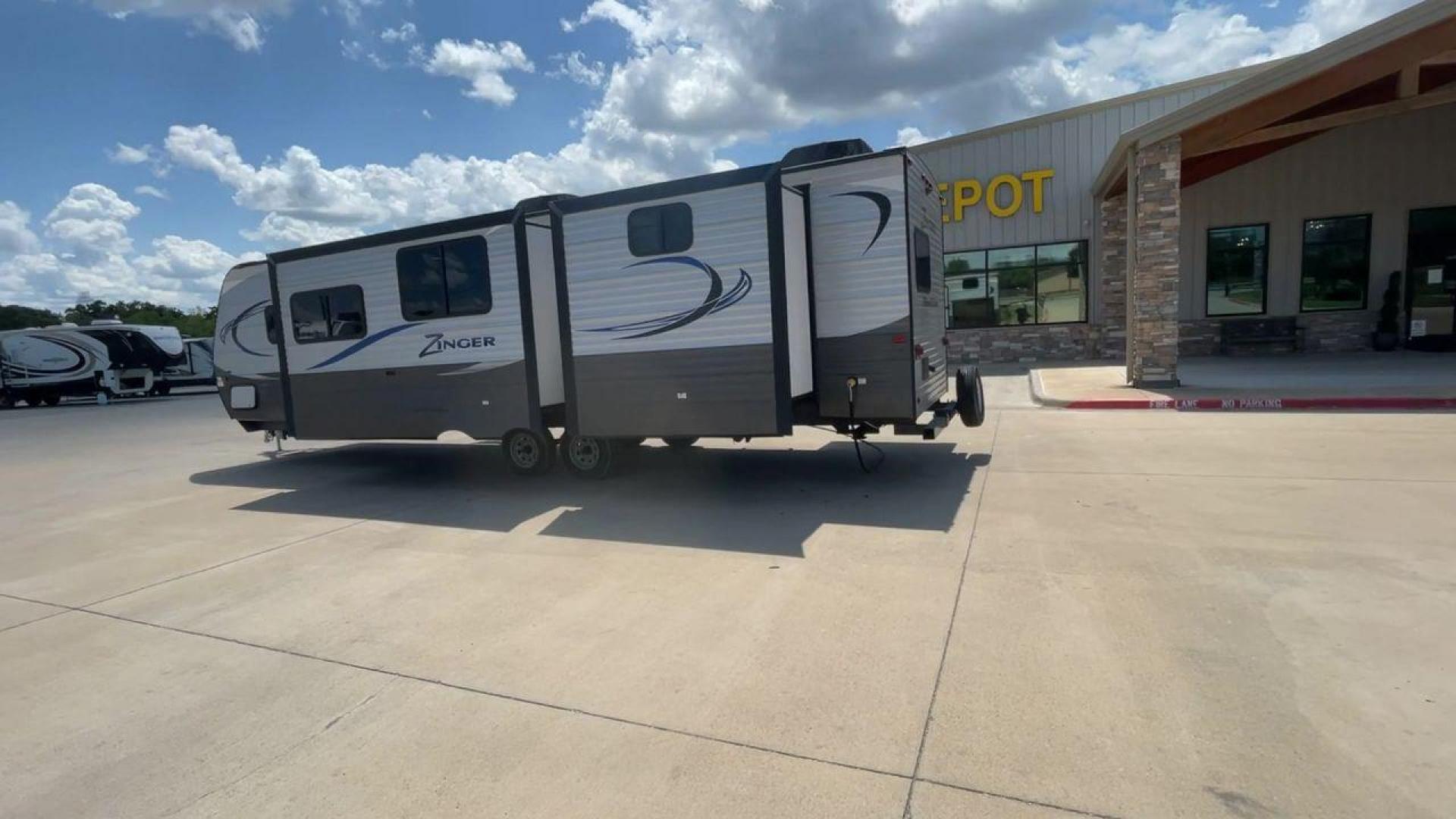 2017 CROSSROADS RV ZINGER 33SB (4V0TC3329HJ) , Length: 37.17 ft.| Dry Weight: 8,298 lbs. | Gross Weight: 9,900 lbs | Slides: 2 transmission, located at 4319 N Main Street, Cleburne, TX, 76033, (817) 221-0660, 32.435829, -97.384178 - The 2017 Crossroads RV Zinger 33SB offers the finest in family-friendly camping. This roomy travel trailer has a length of 37.17 feet and a dry weight of 8,298 pounds, providing plenty of room and comfort for your outdoor adventures. With a bunkhouse floor plan, the Zinger 33SB has two slides, provi - Photo#7