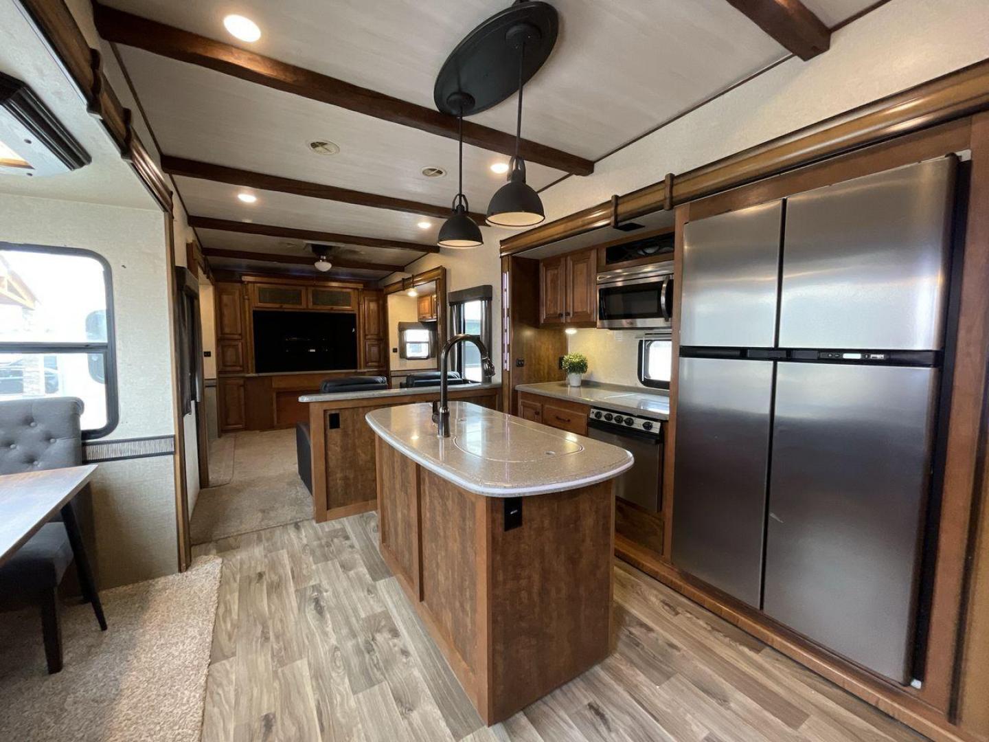 2017 CRUISER RV SOUTH FORK SANTA FE (5RXLG4228H1) , Length: 42.42 ft | Dry Weight: 13,702 lbs | Gross Weight: 16,000 lbs | Slides: 5 transmission, located at 4319 N Main Street, Cleburne, TX, 76033, (817) 221-0660, 32.435829, -97.384178 - The 2017 Cruiser RV South Fork Santa Fe is a large and rugged fifth wheel that stands out with its striking exterior and practical features. With a length of 42.42 ft. and a height of 13.25 ft., this model offers an imposing presence on the road while providing ample space for all your needs. The RV - Photo#12