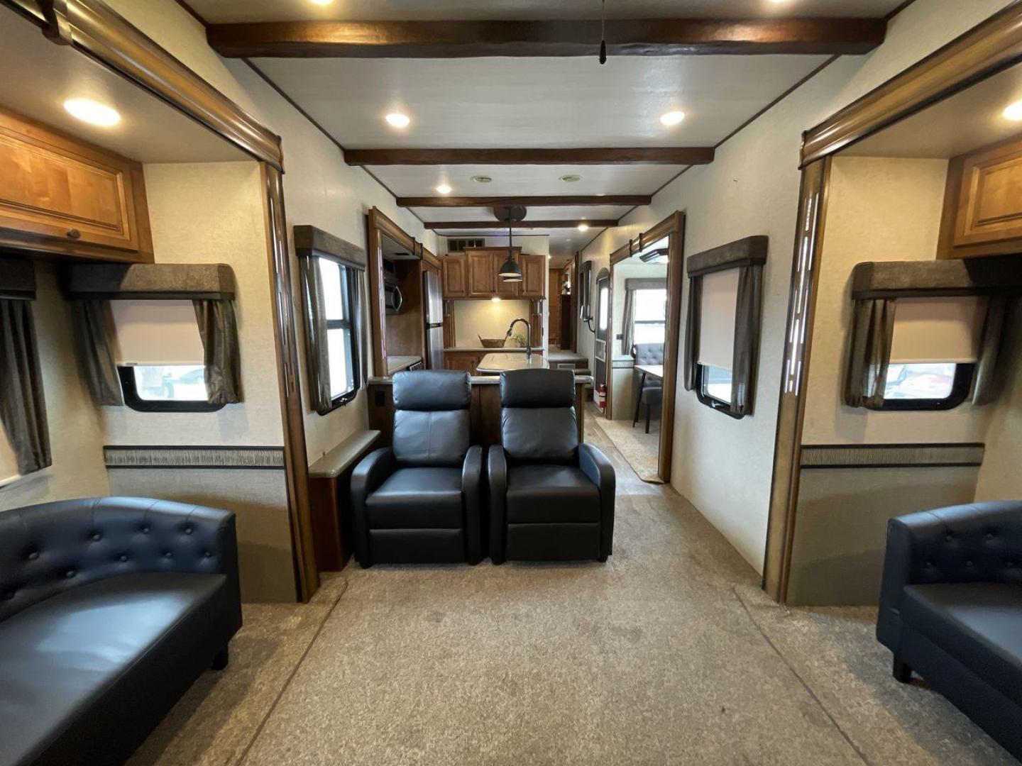 2017 CRUISER RV SOUTH FORK SANTA FE (5RXLG4228H1) , Length: 42.42 ft | Dry Weight: 13,702 lbs | Gross Weight: 16,000 lbs | Slides: 5 transmission, located at 4319 N Main Street, Cleburne, TX, 76033, (817) 221-0660, 32.435829, -97.384178 - The 2017 Cruiser RV South Fork Santa Fe is a large and rugged fifth wheel that stands out with its striking exterior and practical features. With a length of 42.42 ft. and a height of 13.25 ft., this model offers an imposing presence on the road while providing ample space for all your needs. The RV - Photo#19