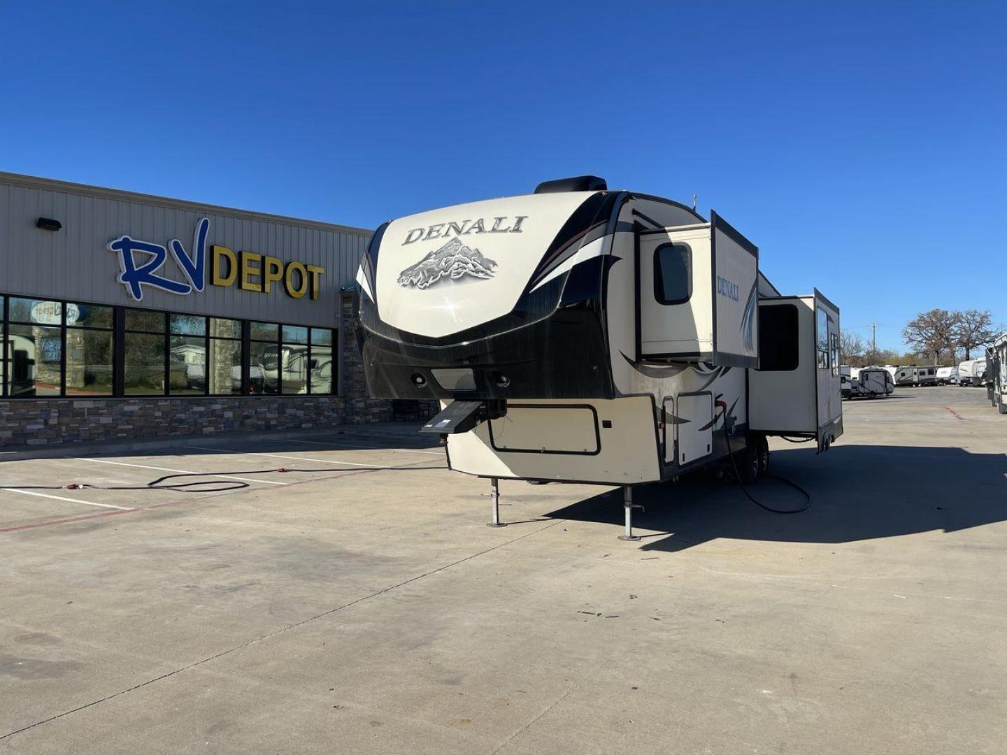 2017 TAN DENALI 335RLK (4YDF33522HP) , located at 4319 N Main Street, Cleburne, TX, 76033, (817) 221-0660, 32.435829, -97.384178 - Photo#0