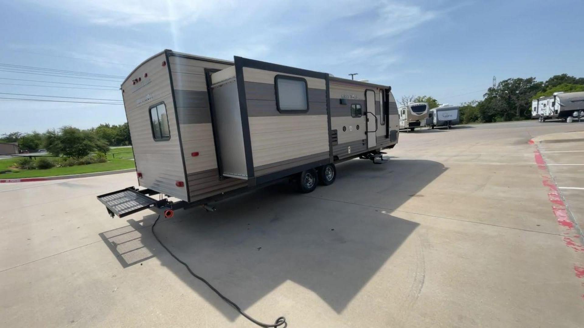 2017 FORESTRIVER CHEROKEE 27DBS (4X4TCKC28HK) , Length: 32.17 ft. | Dry Weight: 6,282 lbs. | Gross Weight: 7,710 lbs. | Slides: 2 transmission, located at 4319 N Main Street, Cleburne, TX, 76033, (817) 221-0660, 32.435829, -97.384178 - Photo#1