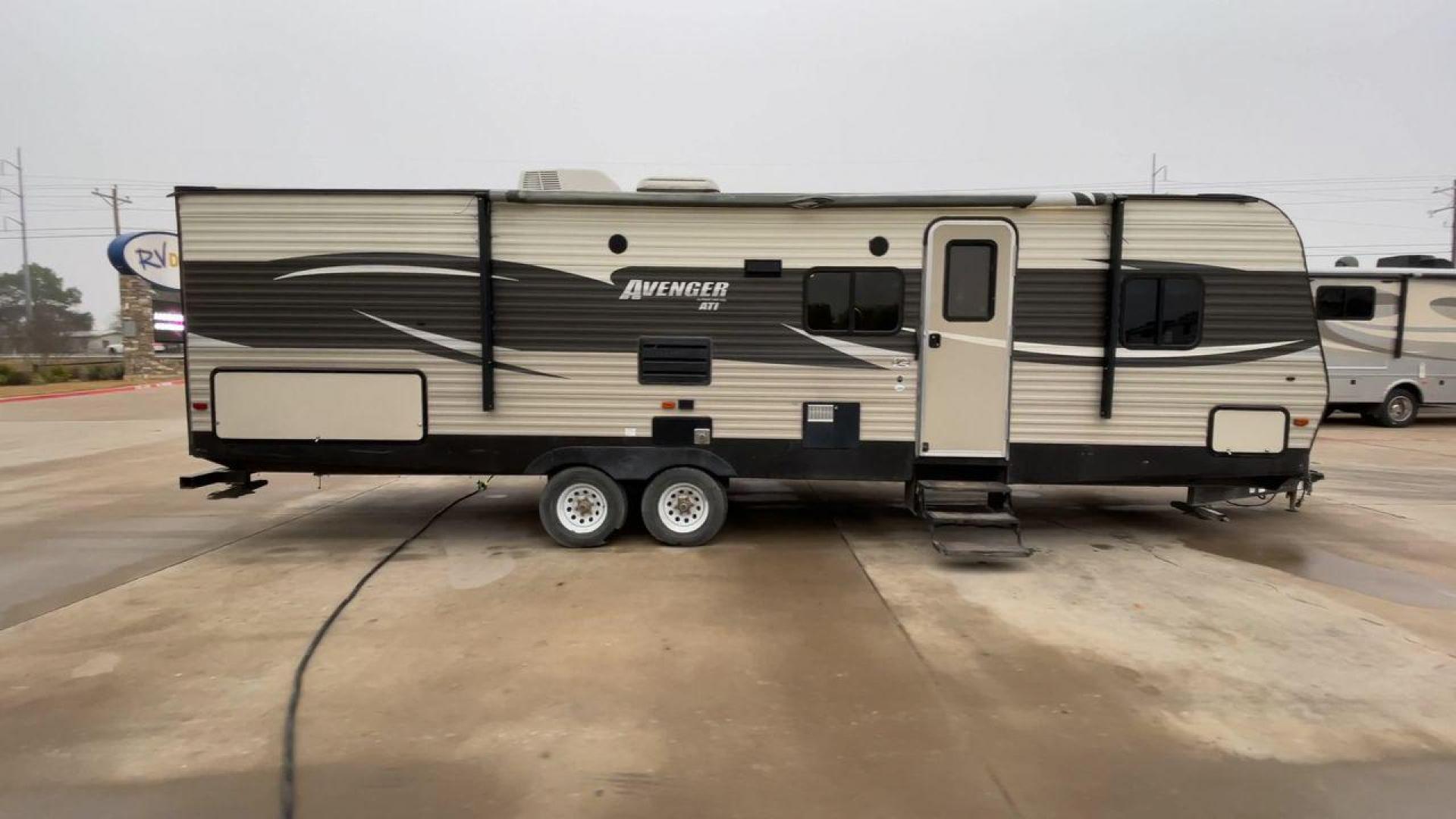 2017 FOREST RIVER AVENGER 27RBS (5ZT2AVSB3HB) , Length: 32.92 ft. | Dry Weight: 6,652 lbs. | Gross Weight: 9,521 lbs. | Slides: 1 transmission, located at 4319 N Main Street, Cleburne, TX, 76033, (817) 221-0660, 32.435829, -97.384178 - Photo#2