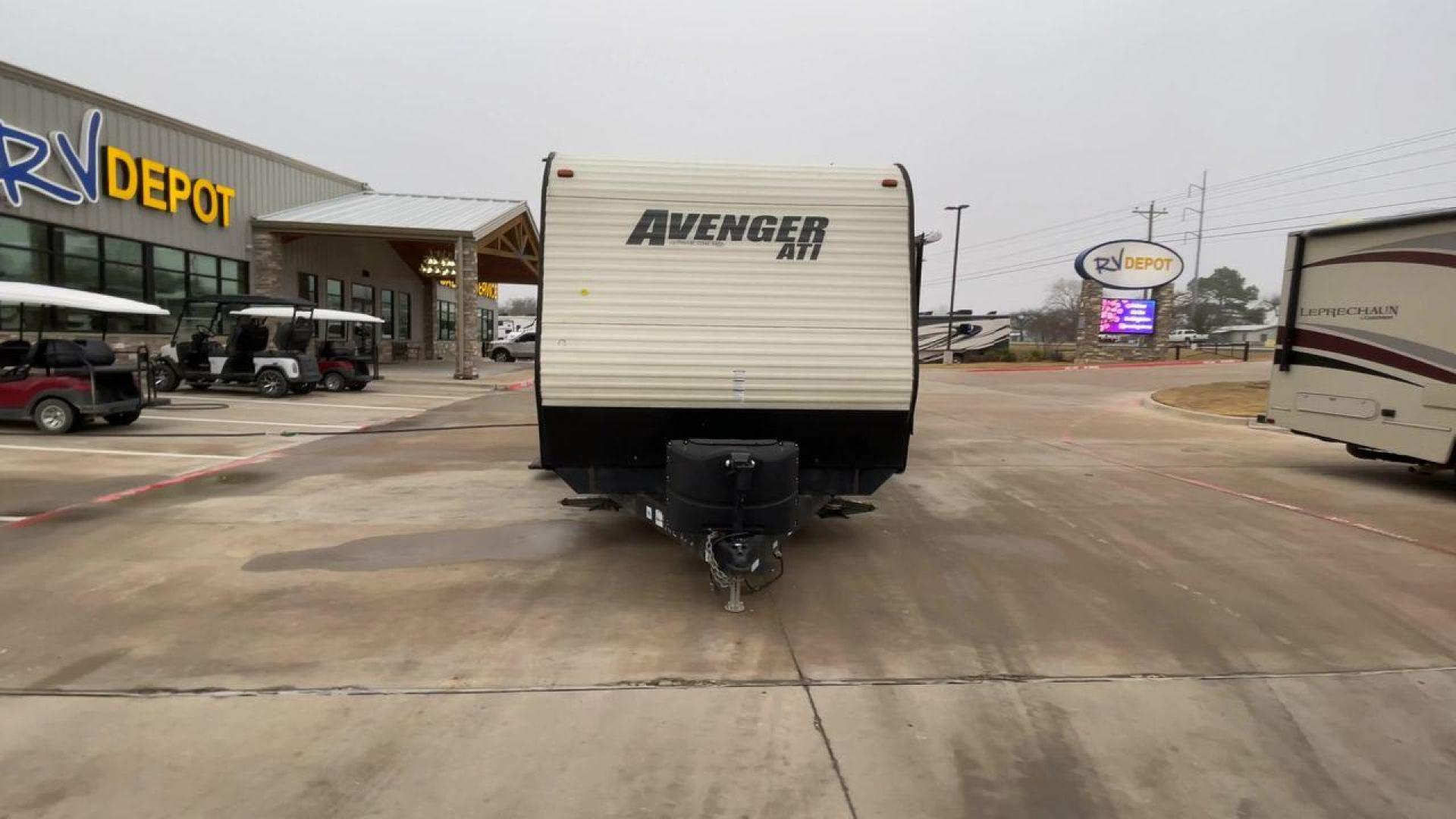 2017 FOREST RIVER AVENGER 27RBS (5ZT2AVSB3HB) , Length: 32.92 ft. | Dry Weight: 6,652 lbs. | Gross Weight: 9,521 lbs. | Slides: 1 transmission, located at 4319 N Main Street, Cleburne, TX, 76033, (817) 221-0660, 32.435829, -97.384178 - Photo#4