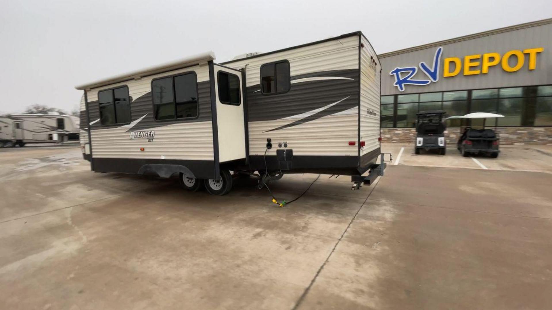 2017 FOREST RIVER AVENGER 27RBS (5ZT2AVSB3HB) , Length: 32.92 ft. | Dry Weight: 6,652 lbs. | Gross Weight: 9,521 lbs. | Slides: 1 transmission, located at 4319 N Main Street, Cleburne, TX, 76033, (817) 221-0660, 32.435829, -97.384178 - Photo#7