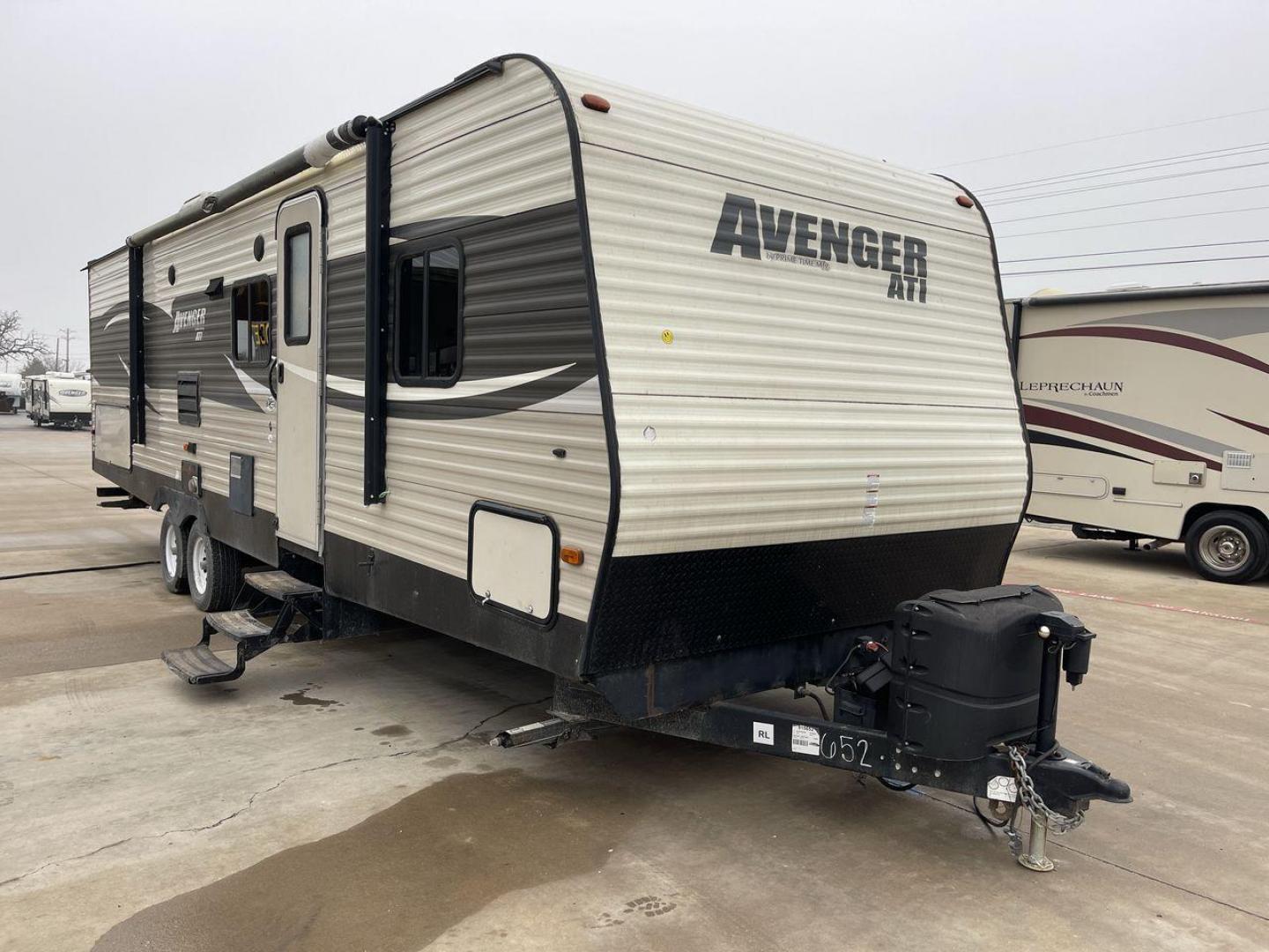 2017 FOREST RIVER AVENGER 27RBS (5ZT2AVSB3HB) , Length: 32.92 ft. | Dry Weight: 6,652 lbs. | Gross Weight: 9,521 lbs. | Slides: 1 transmission, located at 4319 N Main Street, Cleburne, TX, 76033, (817) 221-0660, 32.435829, -97.384178 - Photo#22