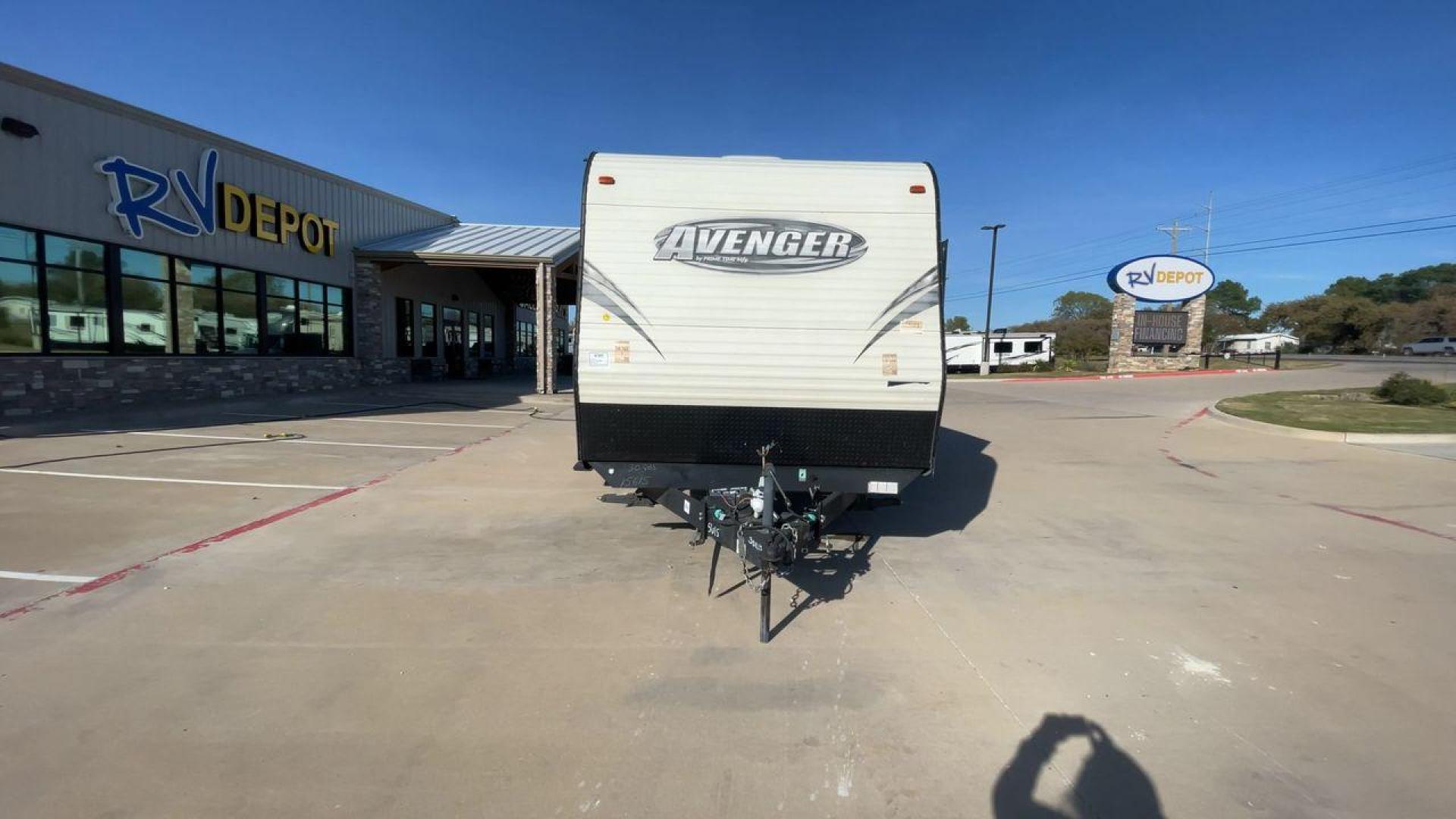 2017 FOREST RIVER AVENGER 30QBS (5ZT2AVVB3HB) , Length: 33.92 ft. | Dry Weight: 7,151 lbs. | Gross Weight: 9,685 lbs. | Slides: 1 transmission, located at 4319 N Main Street, Cleburne, TX, 76033, (817) 221-0660, 32.435829, -97.384178 - The 2017 Avenger 30QBS is a well-designed travel trailer that showcases a rugged yet stylish exterior. With a length of 33.92 feet, this RV presents a spacious and balanced silhouette. A sleek gray finish covers the side panels, complemented by black and silver graphic accents that enhance the moder - Photo#4