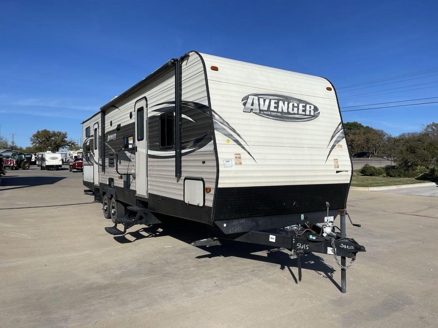 2017 FOREST RIVER AVENGER 30QBS (5ZT2AVVB3HB) , Length: 33.92 ft. | Dry Weight: 7,151 lbs. | Gross Weight: 9,685 lbs. | Slides: 1 transmission, located at 4319 N Main Street, Cleburne, TX, 76033, (817) 221-0660, 32.435829, -97.384178 - The 2017 Avenger 30QBS is a well-designed travel trailer that showcases a rugged yet stylish exterior. With a length of 33.92 feet, this RV presents a spacious and balanced silhouette. A sleek gray finish covers the side panels, complemented by black and silver graphic accents that enhance the moder - Photo#22