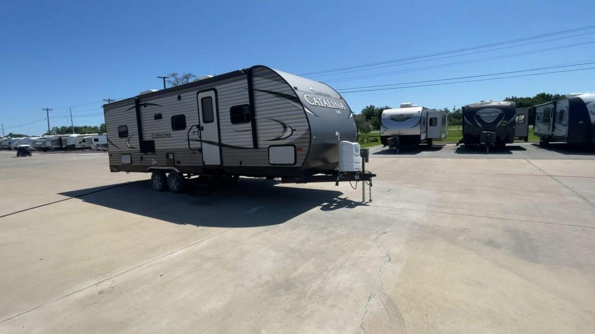 2017 FOREST RIVER CATALINA 261BHS (5ZT2CARB3HU) , Length: 30.25 ft. | Dry Weight: 6,198 lbs. | Gross Weight: 7,700 lbs. | Slides: 1 transmission, located at 4319 N Main Street, Cleburne, TX, 76033, (817) 221-0660, 32.435829, -97.384178 - This 2017 Forest River Catalina 261BHS is a dual-axle aluminum wheel setup measuring 30.25 ft. in length and 11.08 ft. in height. It has a dry weight of 6,198 lbs. and a GVWR of 7,700 lbs. It includes one power slide as well as one power awning. This travel trailer is a bunkhouse model that can s - Photo#3