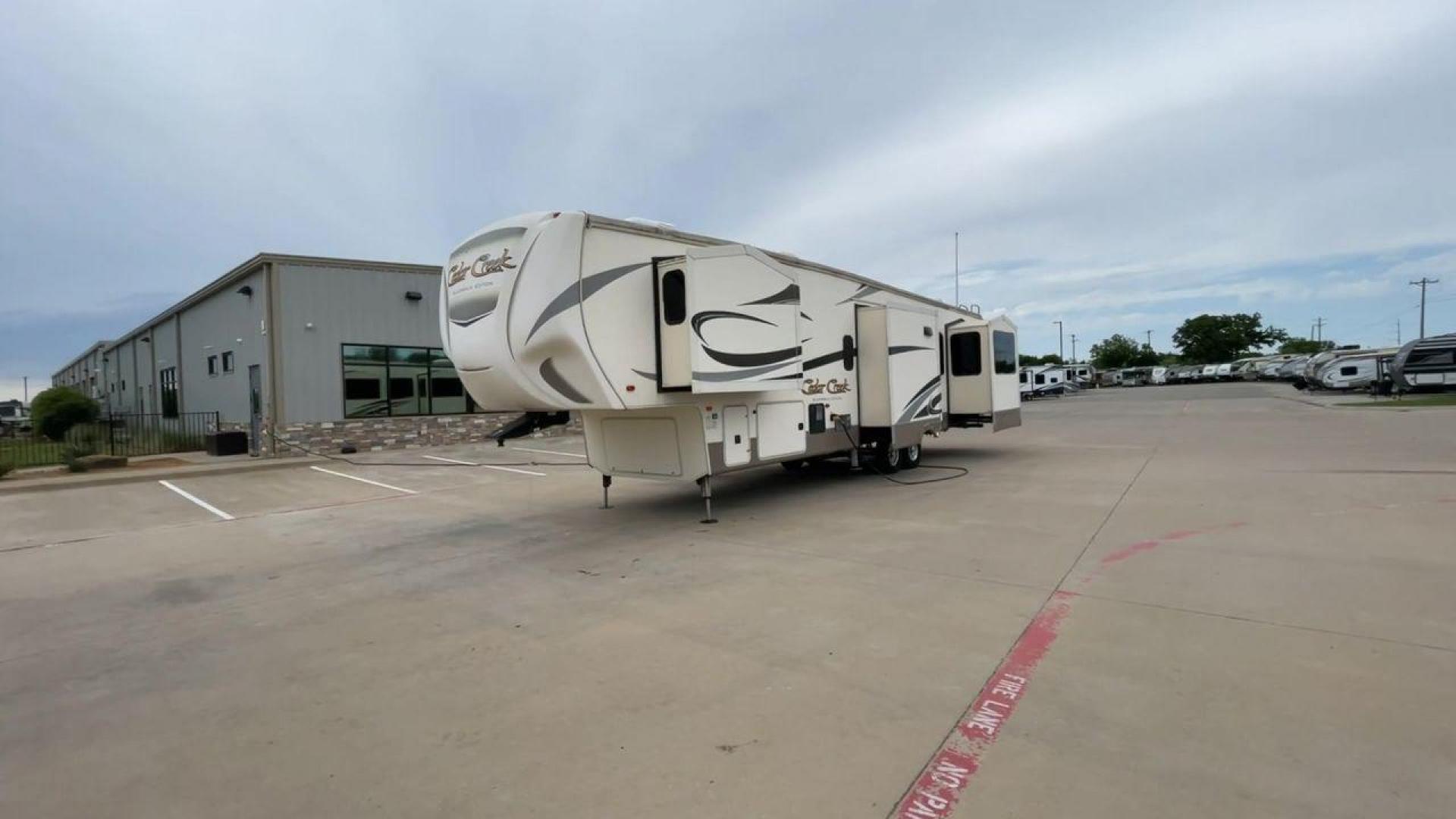 2017 WHITE FOREST RIVER CEDAR CREEK SILVERBA (4X4FCRN20HS) , located at 4319 N Main Street, Cleburne, TX, 76033, (817) 221-0660, 32.435829, -97.384178 - Photo#5