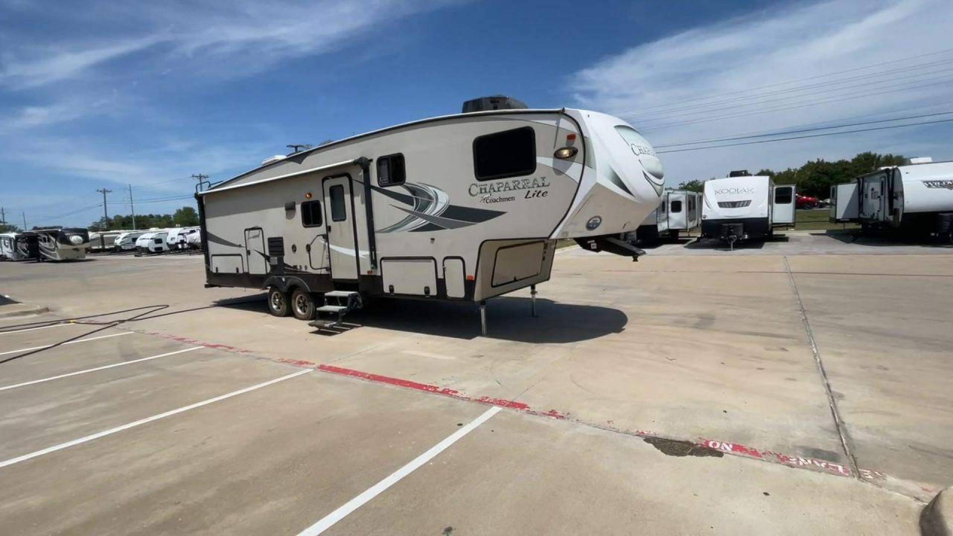 2017 FOREST RIVER CHAPARRAL 295BHS (5ZT3CLUB9HA) , Length: 34.58 ft. | Dry Weight: 8,898 lbs. | Gross Weight: 11,000 lbs. | Slides: 2 transmission, located at 4319 N Main Street, Cleburne, TX, 76033, (817) 221-0660, 32.435829, -97.384178 - Photo#3