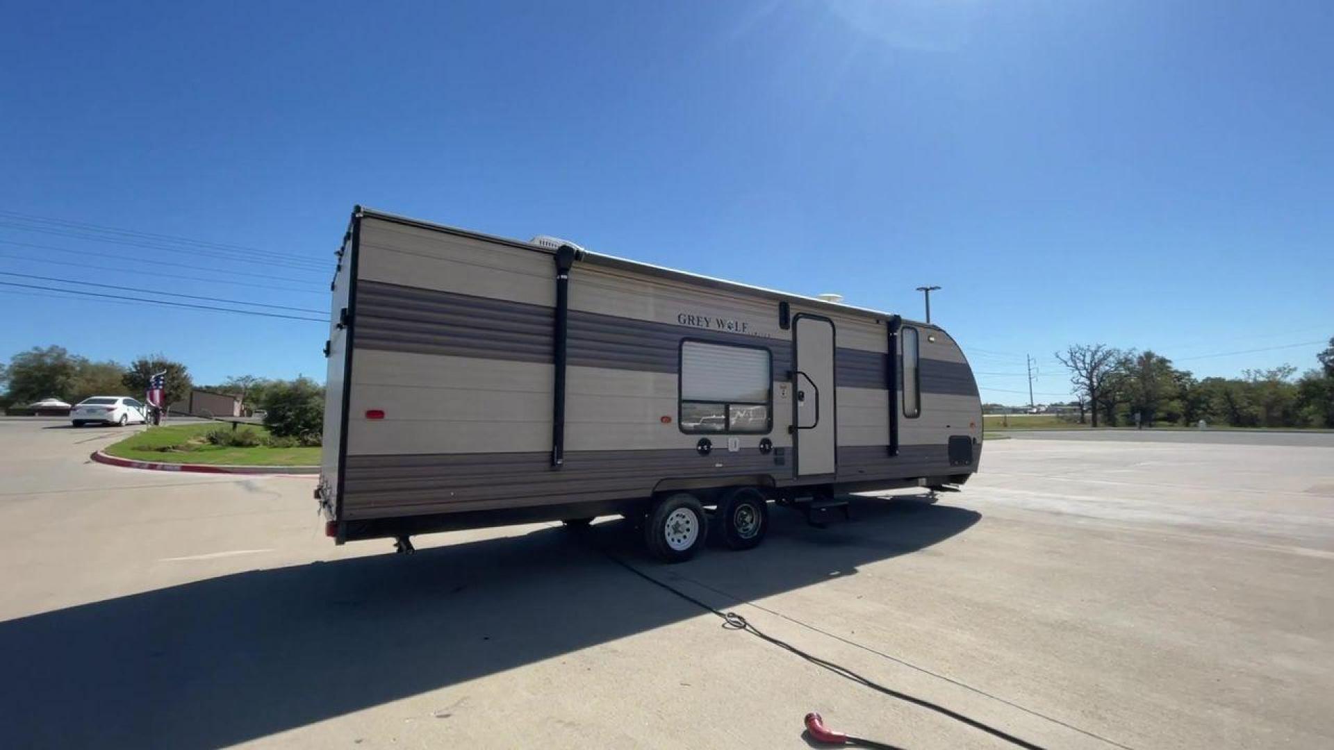 2017 TAN FOREST RIVER CHEROKEE 26RR (4X4TCKB26HK) , Length: 30.67 ft. | Dry Weight: 5,030 lbs. | Gross Weight: 7,775 lbs. | Slides: 0 transmission, located at 4319 N Main Street, Cleburne, TX, 76033, (817) 221-0660, 32.435829, -97.384178 - Take off on your outdoor activities in the travel trailer, the 2017 Forest River Cherokee 26RR. This adaptable and tastefully constructed RV provides a cozy and useful area for your camping adventures. This toy hauler have dimensions of 30.67 ft in length, 8.08 ft in width, and 10.5 ft in height. It - Photo#1