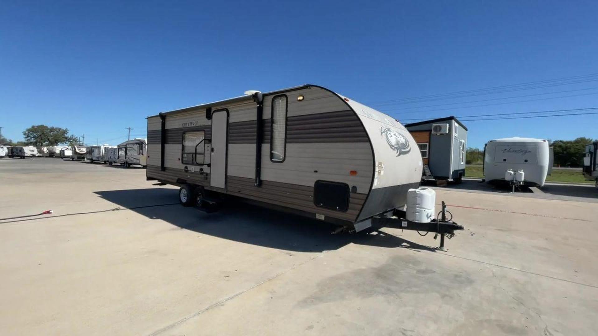 2017 TAN FOREST RIVER CHEROKEE 26RR (4X4TCKB26HK) , Length: 30.67 ft. | Dry Weight: 5,030 lbs. | Gross Weight: 7,775 lbs. | Slides: 0 transmission, located at 4319 N Main Street, Cleburne, TX, 76033, (817) 221-0660, 32.435829, -97.384178 - Take off on your outdoor activities in the travel trailer, the 2017 Forest River Cherokee 26RR. This adaptable and tastefully constructed RV provides a cozy and useful area for your camping adventures. This toy hauler have dimensions of 30.67 ft in length, 8.08 ft in width, and 10.5 ft in height. It - Photo#3