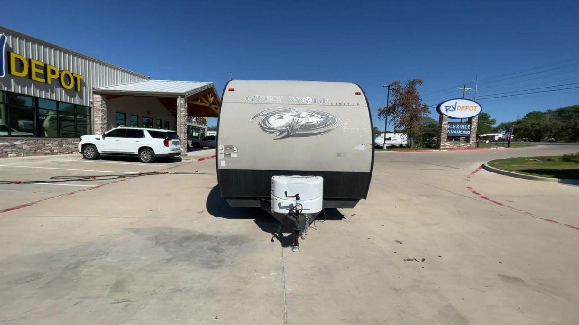 2017 TAN FOREST RIVER CHEROKEE 26RR (4X4TCKB26HK) , Length: 30.67 ft. | Dry Weight: 5,030 lbs. | Gross Weight: 7,775 lbs. | Slides: 0 transmission, located at 4319 N Main Street, Cleburne, TX, 76033, (817) 221-0660, 32.435829, -97.384178 - Take off on your outdoor activities in the travel trailer, the 2017 Forest River Cherokee 26RR. This adaptable and tastefully constructed RV provides a cozy and useful area for your camping adventures. This toy hauler have dimensions of 30.67 ft in length, 8.08 ft in width, and 10.5 ft in height. It - Photo#4