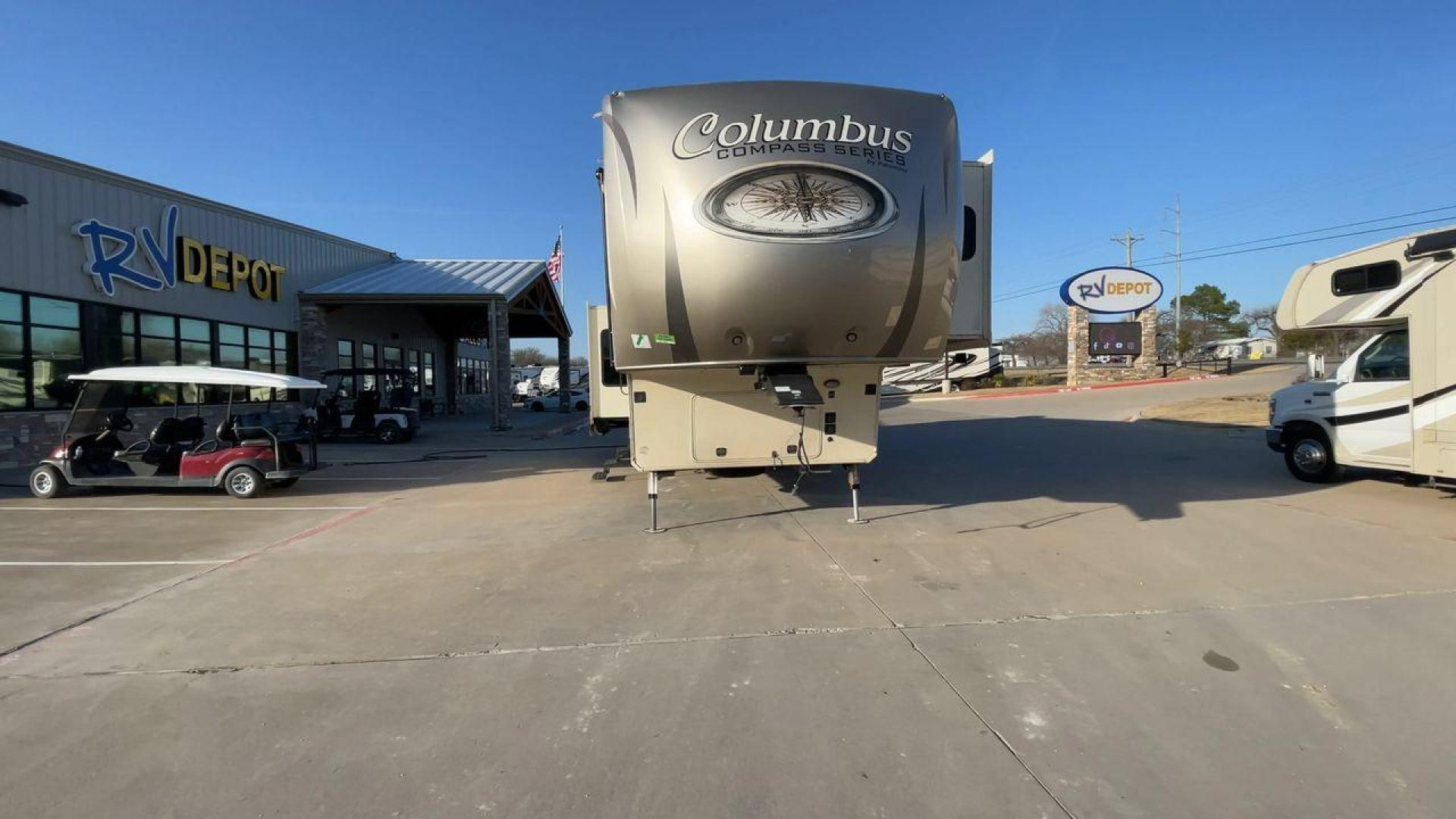 2017 FOREST RIVER COLUMBUS 377MB (4X4FCMP29H6) , Length: 42.58 ft. | Dry Weight: 13,006 lbs. | Gross Weight: 16,006 lbs. | Slides: 4 transmission, located at 4319 N Main Street, Cleburne, TX, 76033, (817) 221-0660, 32.435829, -97.384178 - Photo#4