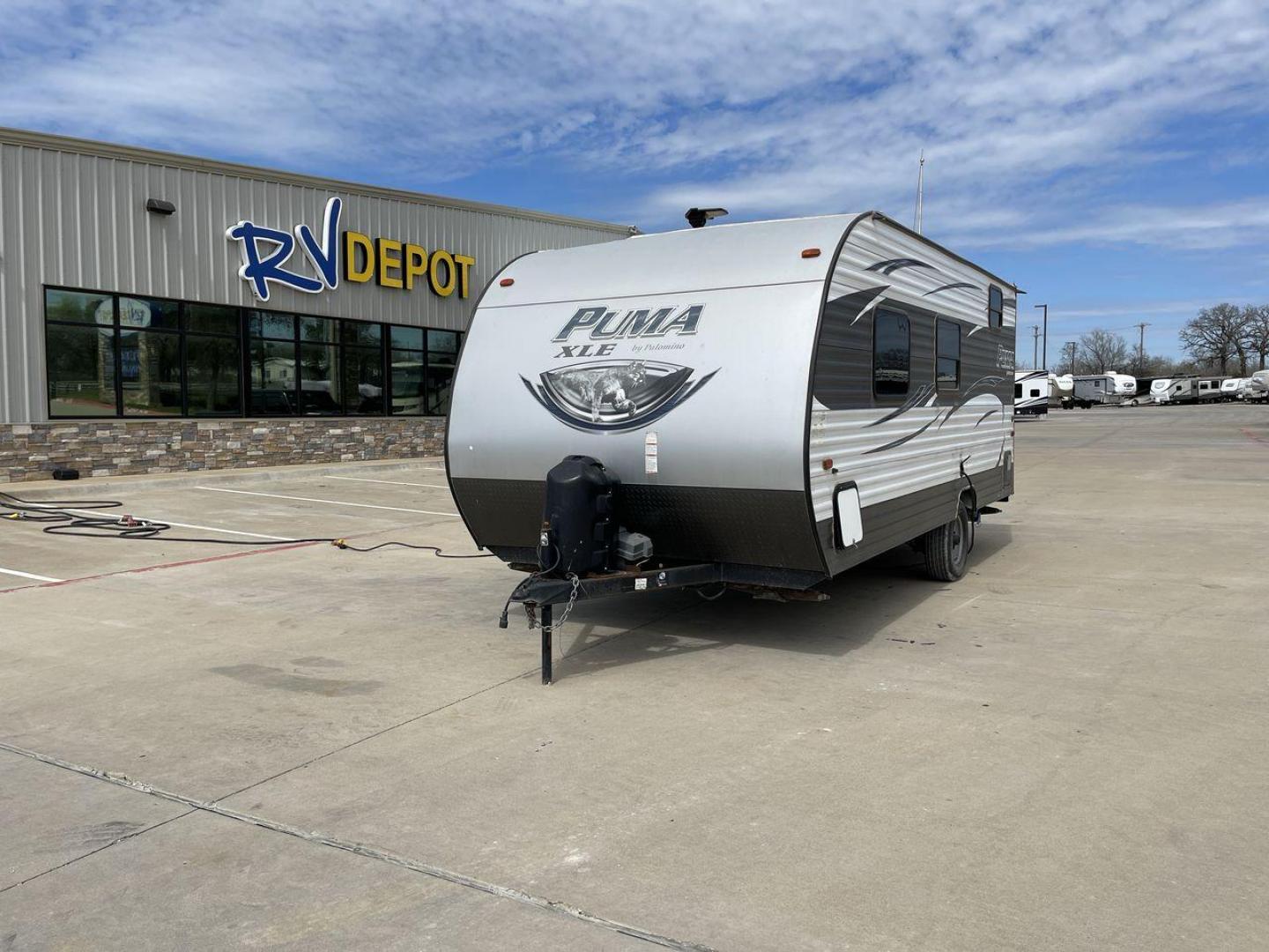 2017 FOREST RIVER PUMA 17QBC (4X4TPU716HP) , Length: 22 ft. | Dry Weight: 3,462 lbs. | Gross Weight: 4,803 lbs. | Slides: 0 transmission, located at 4319 N Main Street, Cleburne, TX, 76033, (817) 221-0660, 32.435829, -97.384178 - Lovely and lightweight -- these qualities best describe the 2017 Forest River Puma 17QBC. It measures exactly 22 ft. in length and has a dry weight of 3,462 lbs. It also has a GVWR of 4,803 lbs. and a hitch weight of 403 lbs. This modest yet well-equipped ultra lite travel trailer makes an excellent - Photo#0