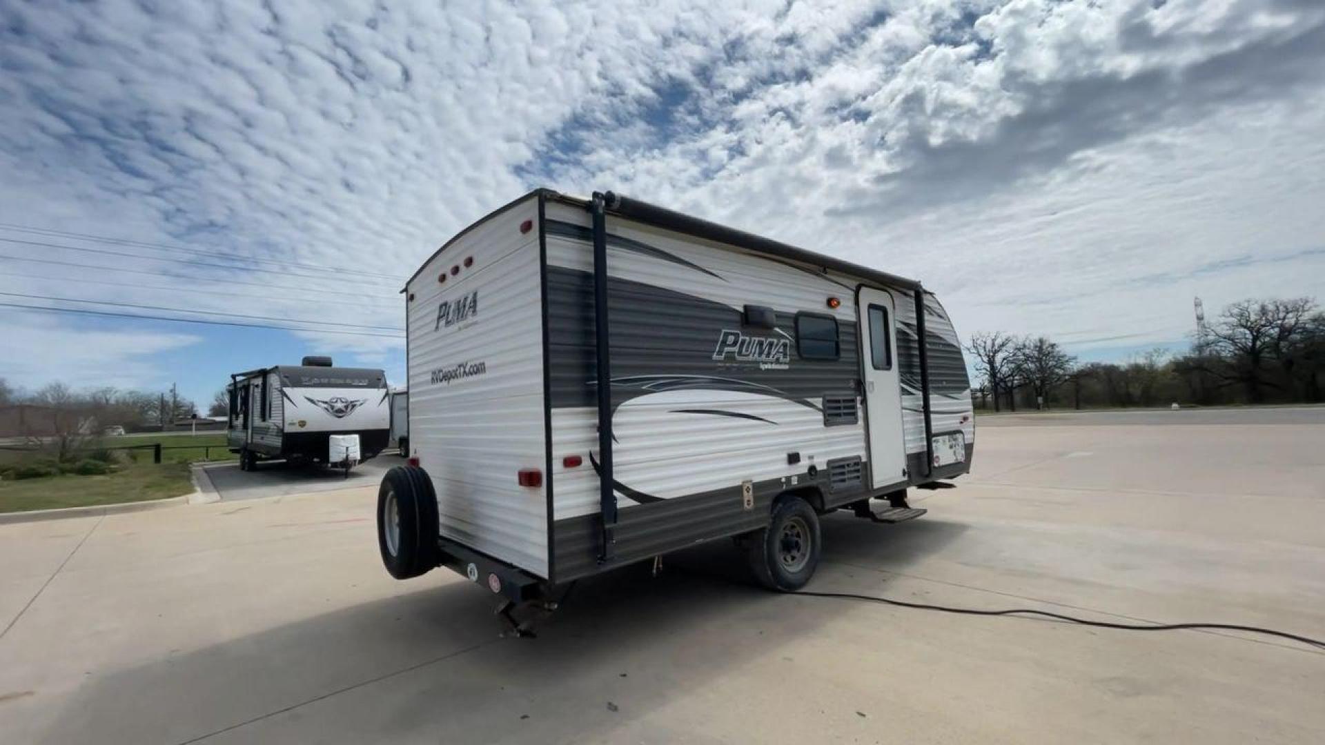 2017 FOREST RIVER PUMA 17QBC (4X4TPU716HP) , Length: 22 ft. | Dry Weight: 3,462 lbs. | Gross Weight: 4,803 lbs. | Slides: 0 transmission, located at 4319 N Main Street, Cleburne, TX, 76033, (817) 221-0660, 32.435829, -97.384178 - Lovely and lightweight -- these qualities best describe the 2017 Forest River Puma 17QBC. It measures exactly 22 ft. in length and has a dry weight of 3,462 lbs. It also has a GVWR of 4,803 lbs. and a hitch weight of 403 lbs. This modest yet well-equipped ultra lite travel trailer makes an excellent - Photo#1