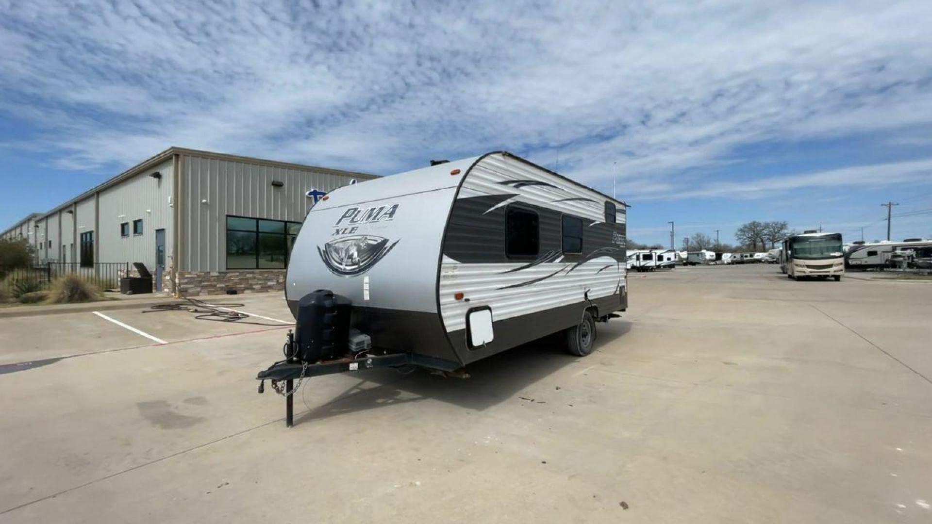 2017 FOREST RIVER PUMA 17QBC (4X4TPU716HP) , Length: 22 ft. | Dry Weight: 3,462 lbs. | Gross Weight: 4,803 lbs. | Slides: 0 transmission, located at 4319 N Main Street, Cleburne, TX, 76033, (817) 221-0660, 32.435829, -97.384178 - Lovely and lightweight -- these qualities best describe the 2017 Forest River Puma 17QBC. It measures exactly 22 ft. in length and has a dry weight of 3,462 lbs. It also has a GVWR of 4,803 lbs. and a hitch weight of 403 lbs. This modest yet well-equipped ultra lite travel trailer makes an excellent - Photo#5