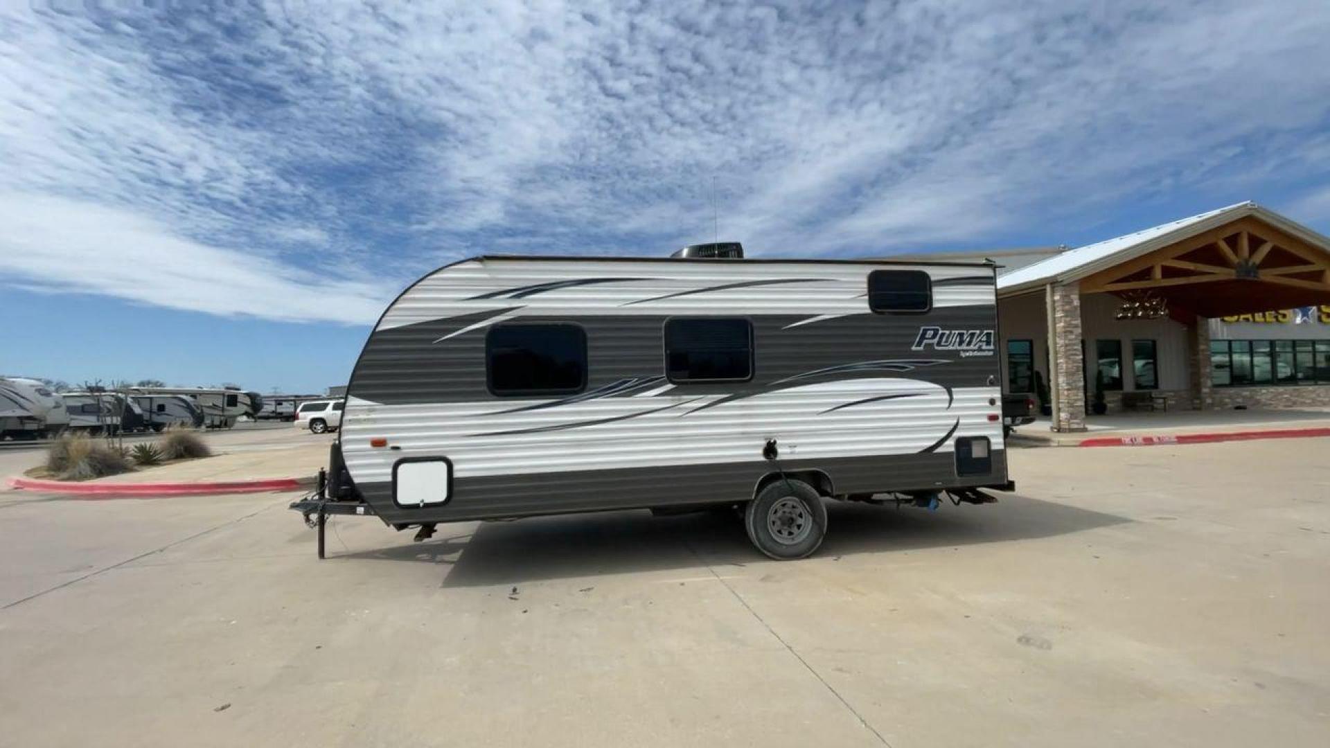 2017 FOREST RIVER PUMA 17QBC (4X4TPU716HP) , Length: 22 ft. | Dry Weight: 3,462 lbs. | Gross Weight: 4,803 lbs. | Slides: 0 transmission, located at 4319 N Main Street, Cleburne, TX, 76033, (817) 221-0660, 32.435829, -97.384178 - Lovely and lightweight -- these qualities best describe the 2017 Forest River Puma 17QBC. It measures exactly 22 ft. in length and has a dry weight of 3,462 lbs. It also has a GVWR of 4,803 lbs. and a hitch weight of 403 lbs. This modest yet well-equipped ultra lite travel trailer makes an excellent - Photo#6