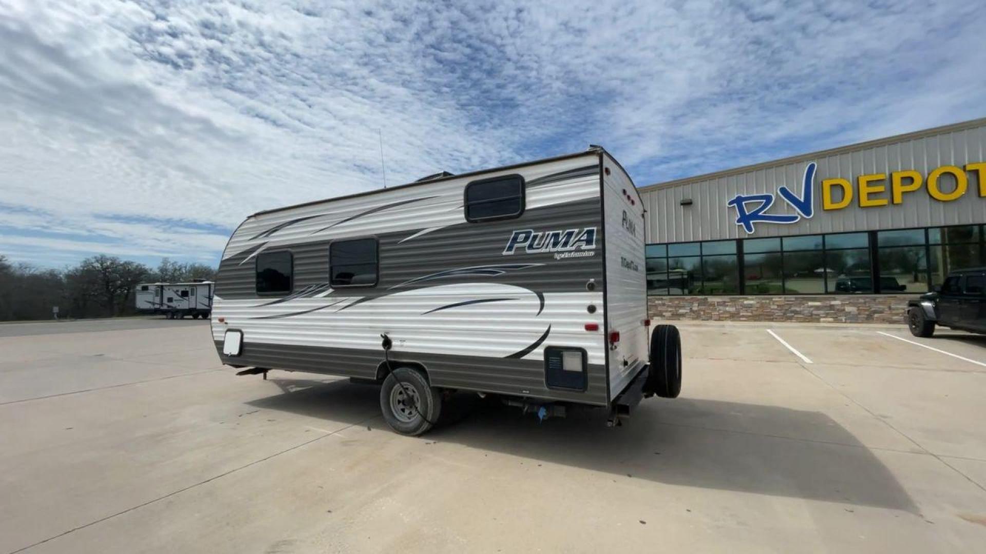 2017 FOREST RIVER PUMA 17QBC (4X4TPU716HP) , Length: 22 ft. | Dry Weight: 3,462 lbs. | Gross Weight: 4,803 lbs. | Slides: 0 transmission, located at 4319 N Main Street, Cleburne, TX, 76033, (817) 221-0660, 32.435829, -97.384178 - Lovely and lightweight -- these qualities best describe the 2017 Forest River Puma 17QBC. It measures exactly 22 ft. in length and has a dry weight of 3,462 lbs. It also has a GVWR of 4,803 lbs. and a hitch weight of 403 lbs. This modest yet well-equipped ultra lite travel trailer makes an excellent - Photo#7